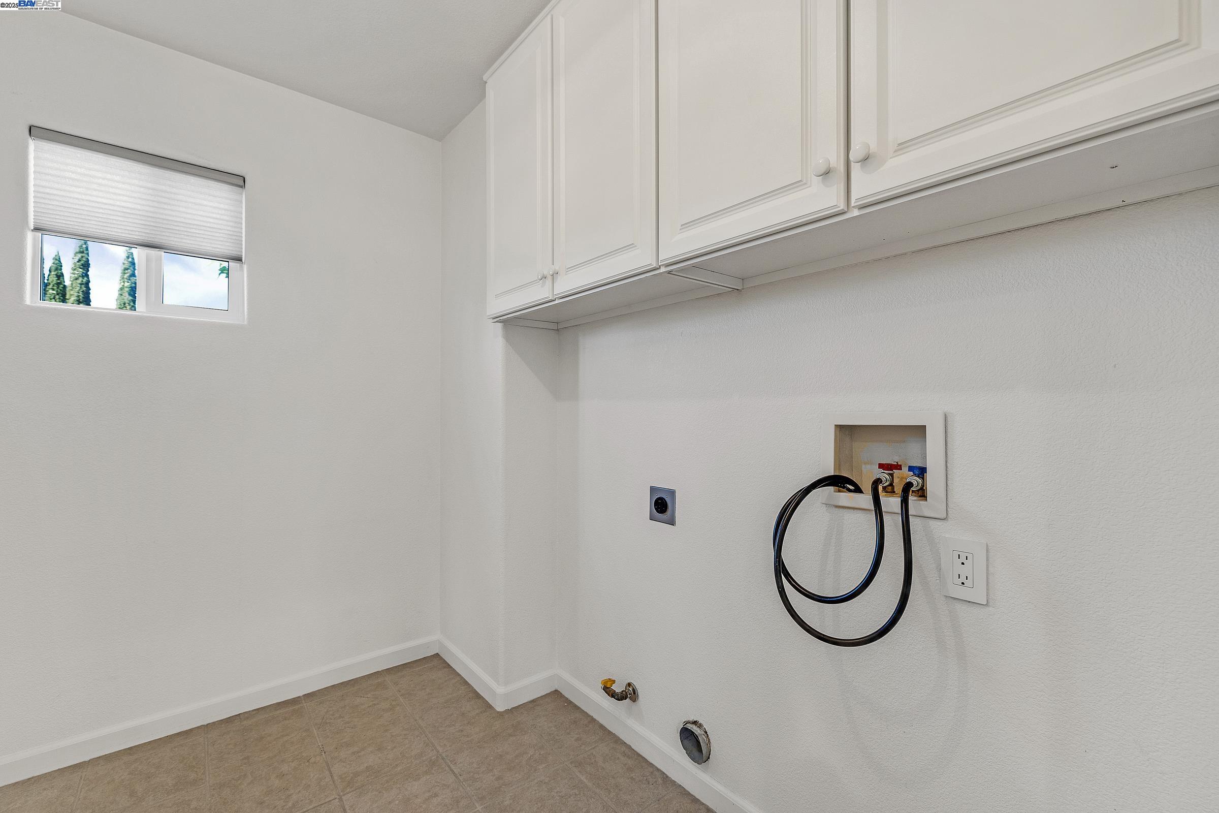 Detail Gallery Image 15 of 35 For 219 Blackstone Cmn, Livermore,  CA 94550 - 3 Beds | 2/1 Baths