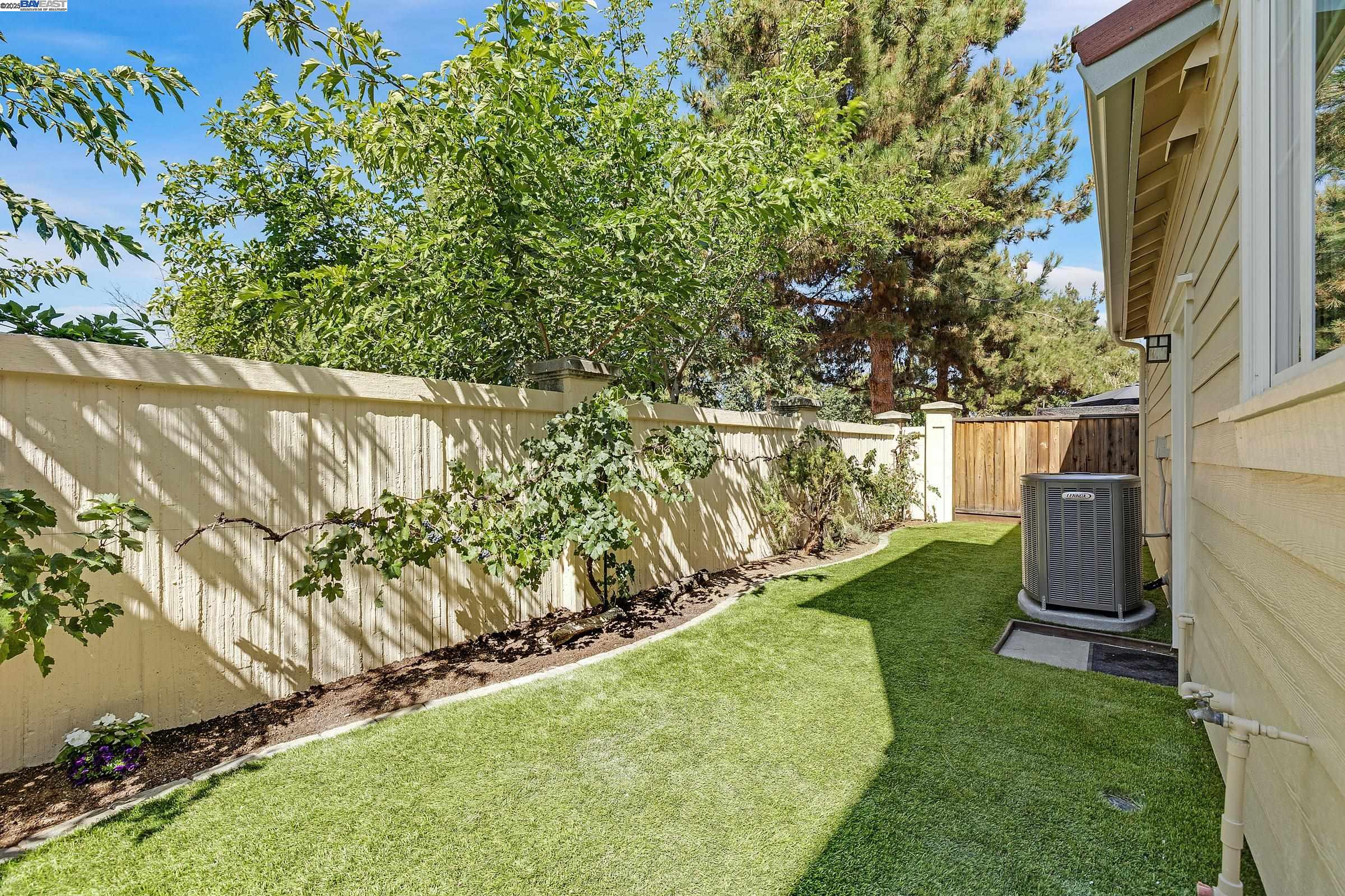 Detail Gallery Image 28 of 35 For 219 Blackstone Cmn, Livermore,  CA 94550 - 3 Beds | 2/1 Baths