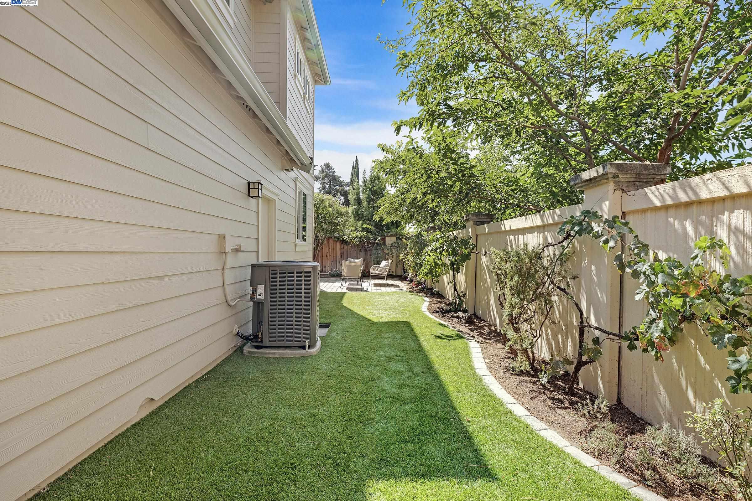 Detail Gallery Image 29 of 35 For 219 Blackstone Cmn, Livermore,  CA 94550 - 3 Beds | 2/1 Baths