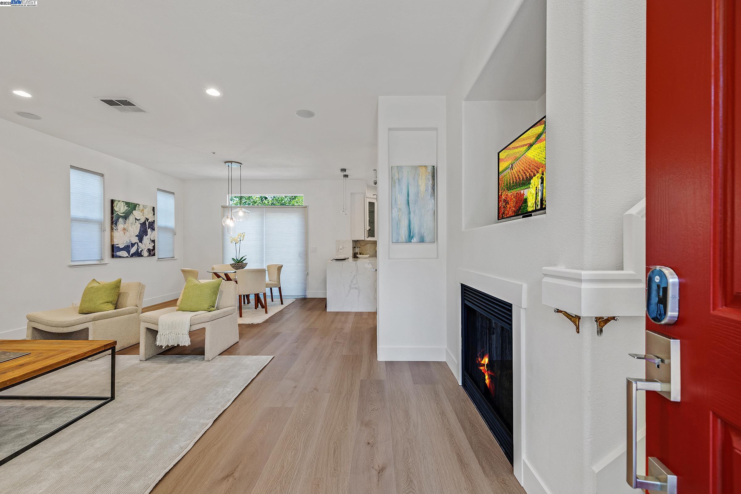 Detail Gallery Image 5 of 35 For 219 Blackstone Cmn, Livermore,  CA 94550 - 3 Beds | 2/1 Baths