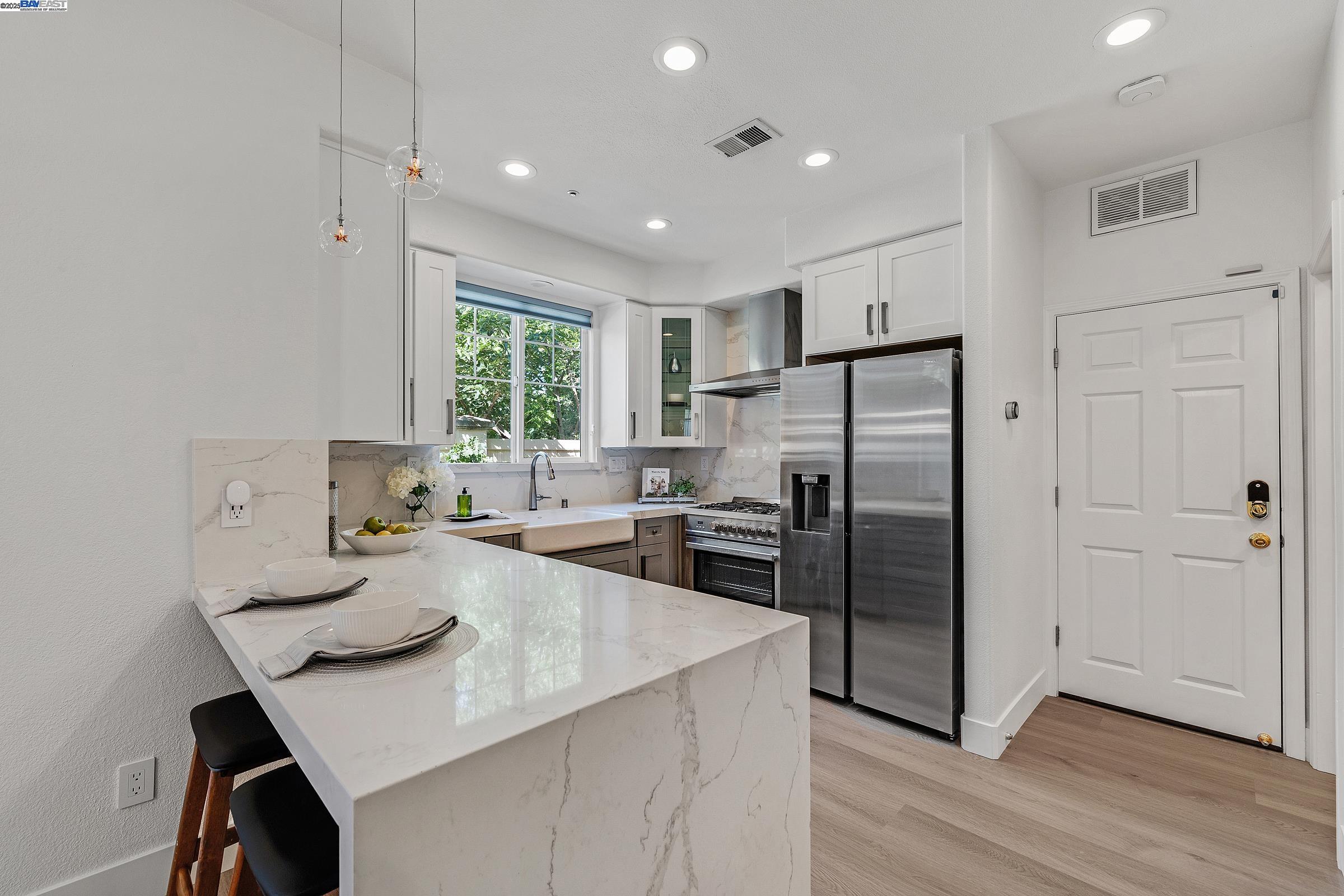Detail Gallery Image 9 of 35 For 219 Blackstone Cmn, Livermore,  CA 94550 - 3 Beds | 2/1 Baths