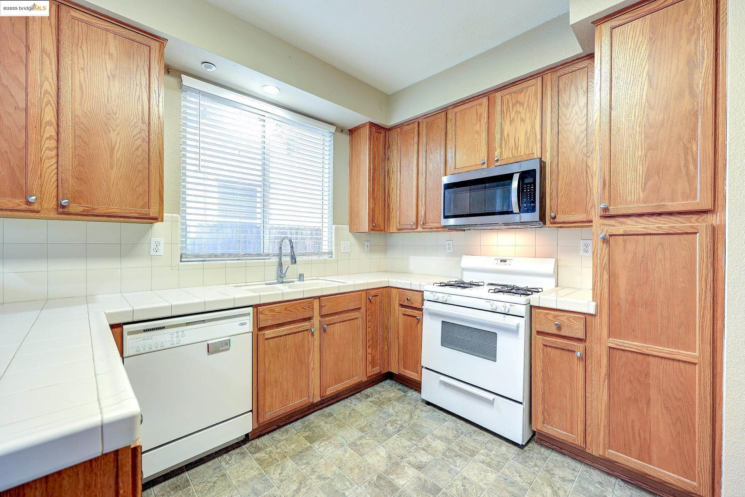 Detail Gallery Image 14 of 30 For 220 Whispering Oaks Court, Brentwood,  CA 94513-9999 - 3 Beds | 2/1 Baths