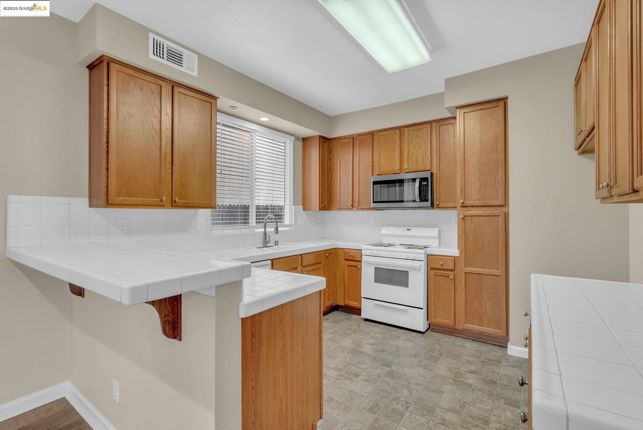 Detail Gallery Image 17 of 53 For 220 Whispering Oaks Court, Brentwood,  CA 94513-9999 - 3 Beds | 2/1 Baths