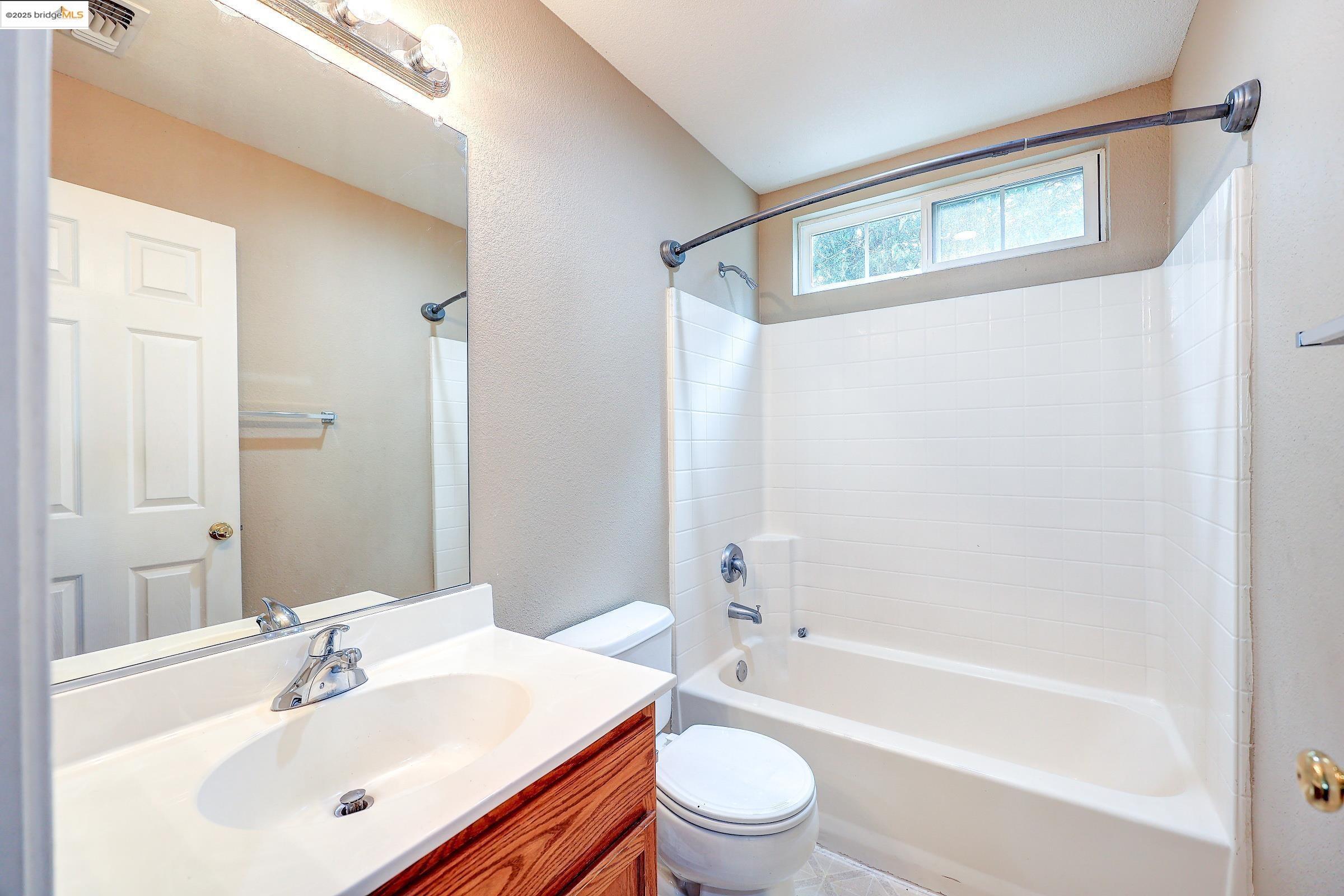 Detail Gallery Image 18 of 30 For 220 Whispering Oaks Court, Brentwood,  CA 94513-9999 - 3 Beds | 2/1 Baths