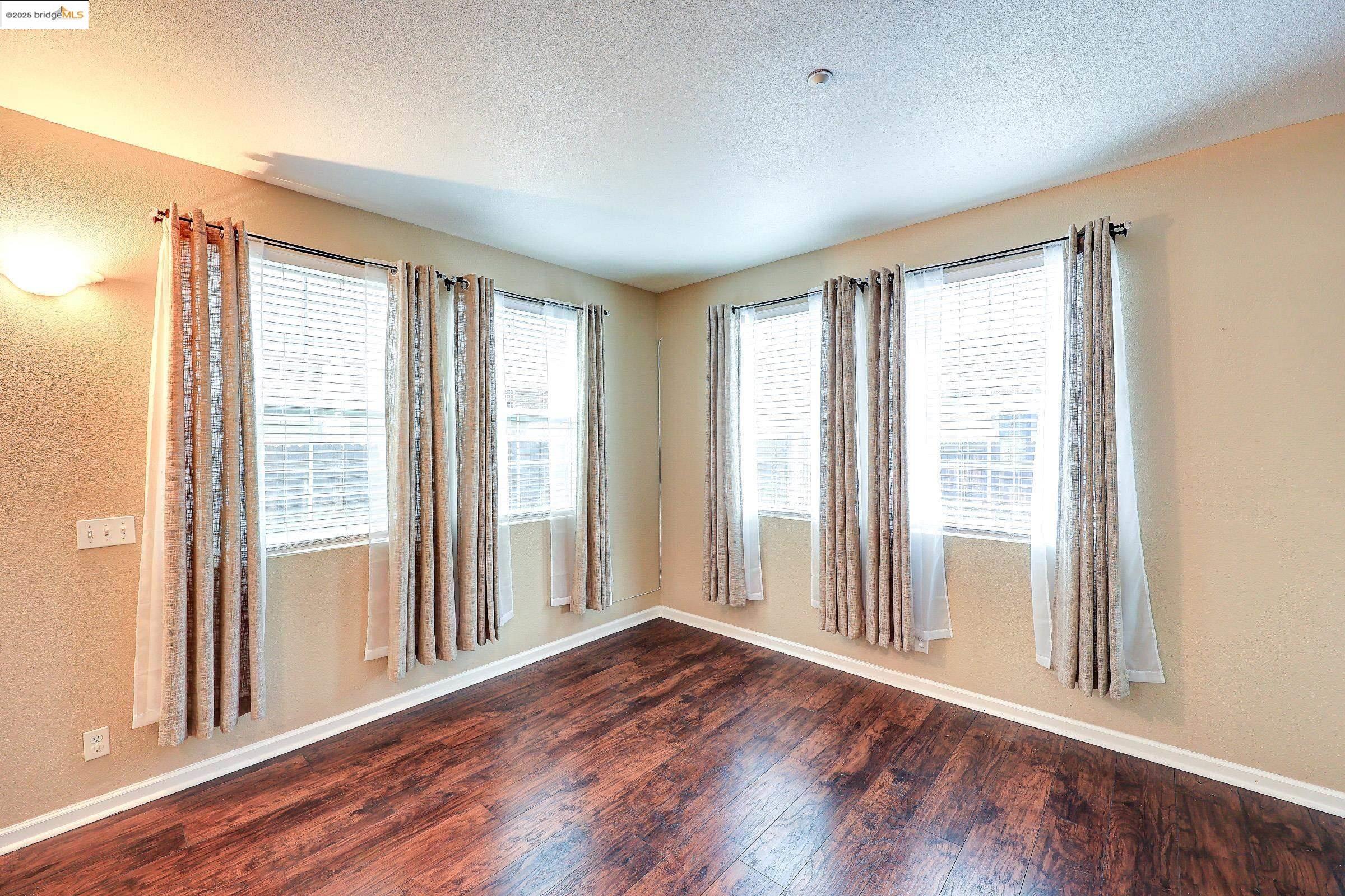 Detail Gallery Image 4 of 30 For 220 Whispering Oaks Court, Brentwood,  CA 94513-9999 - 3 Beds | 2/1 Baths