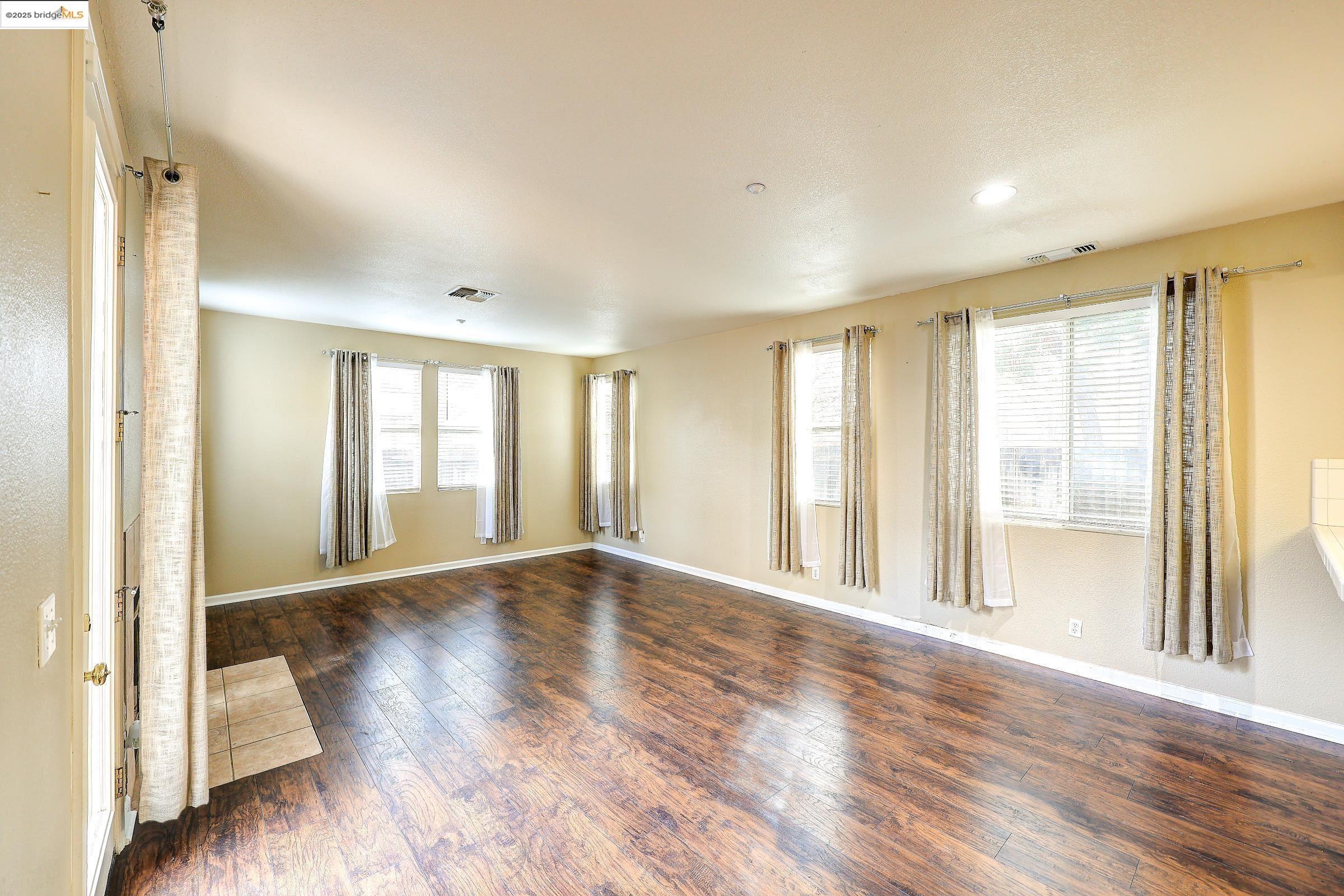 Detail Gallery Image 6 of 30 For 220 Whispering Oaks Court, Brentwood,  CA 94513-9999 - 3 Beds | 2/1 Baths