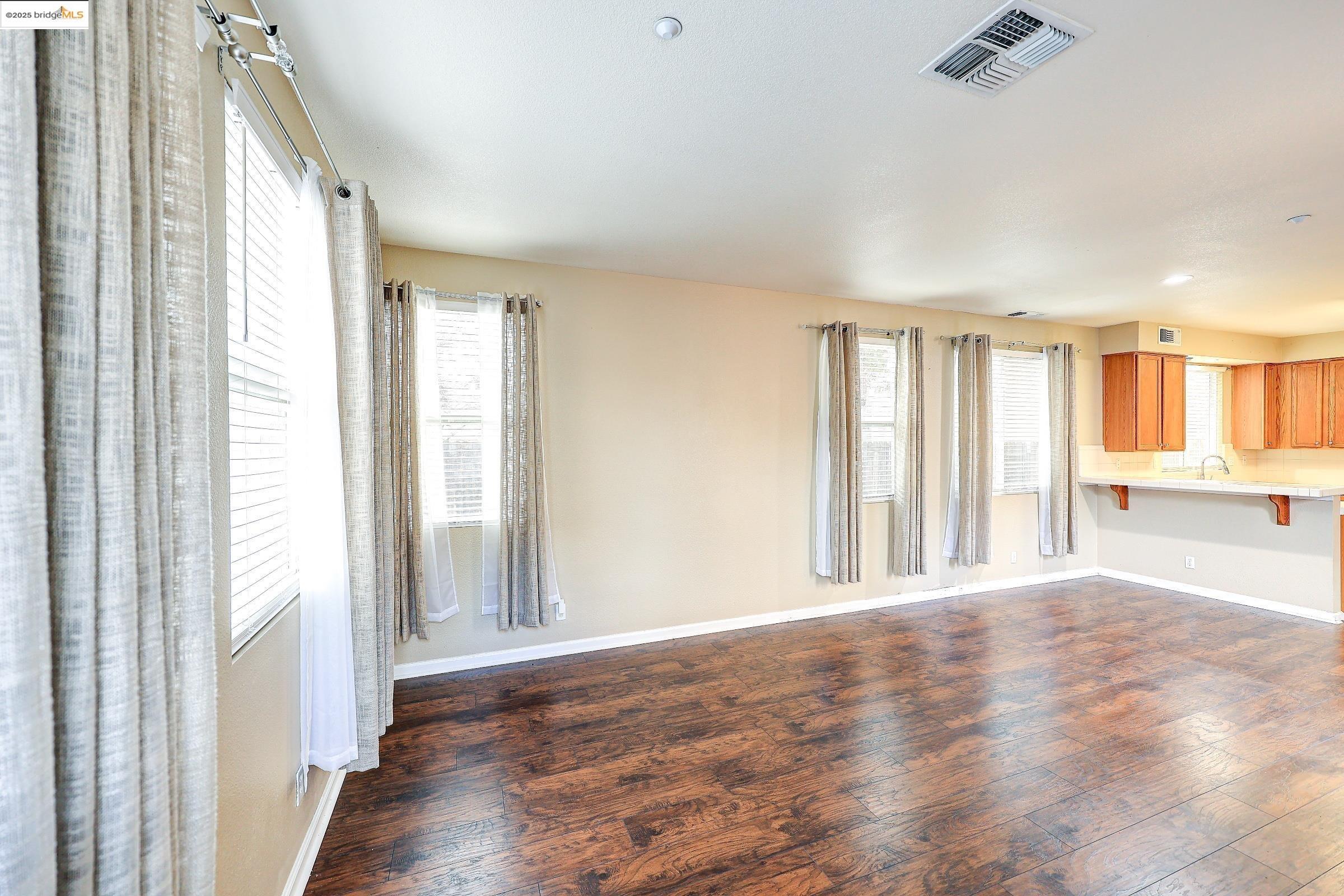 Detail Gallery Image 8 of 30 For 220 Whispering Oaks Court, Brentwood,  CA 94513-9999 - 3 Beds | 2/1 Baths