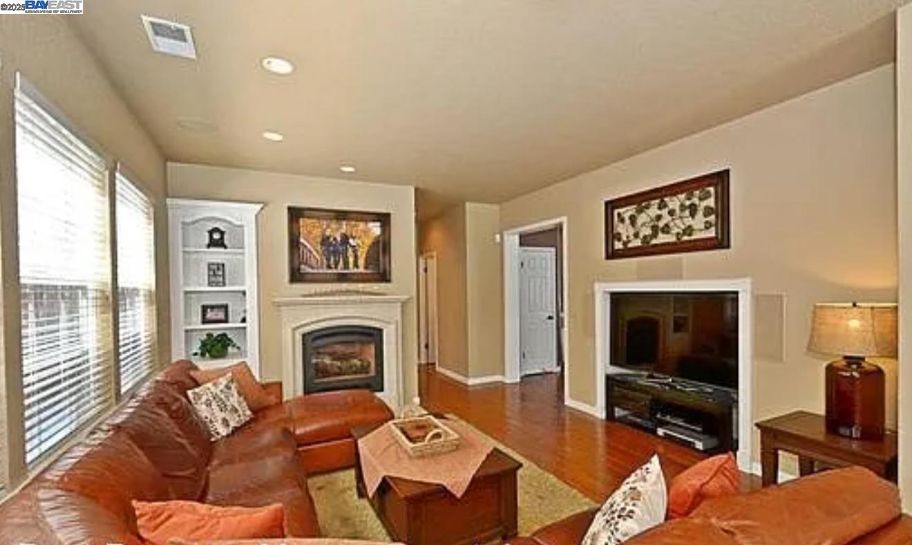 Detail Gallery Image 4 of 16 For 2608 Rasmussen Ct, Pleasanton,  CA 94588 - 6 Beds | 3 Baths