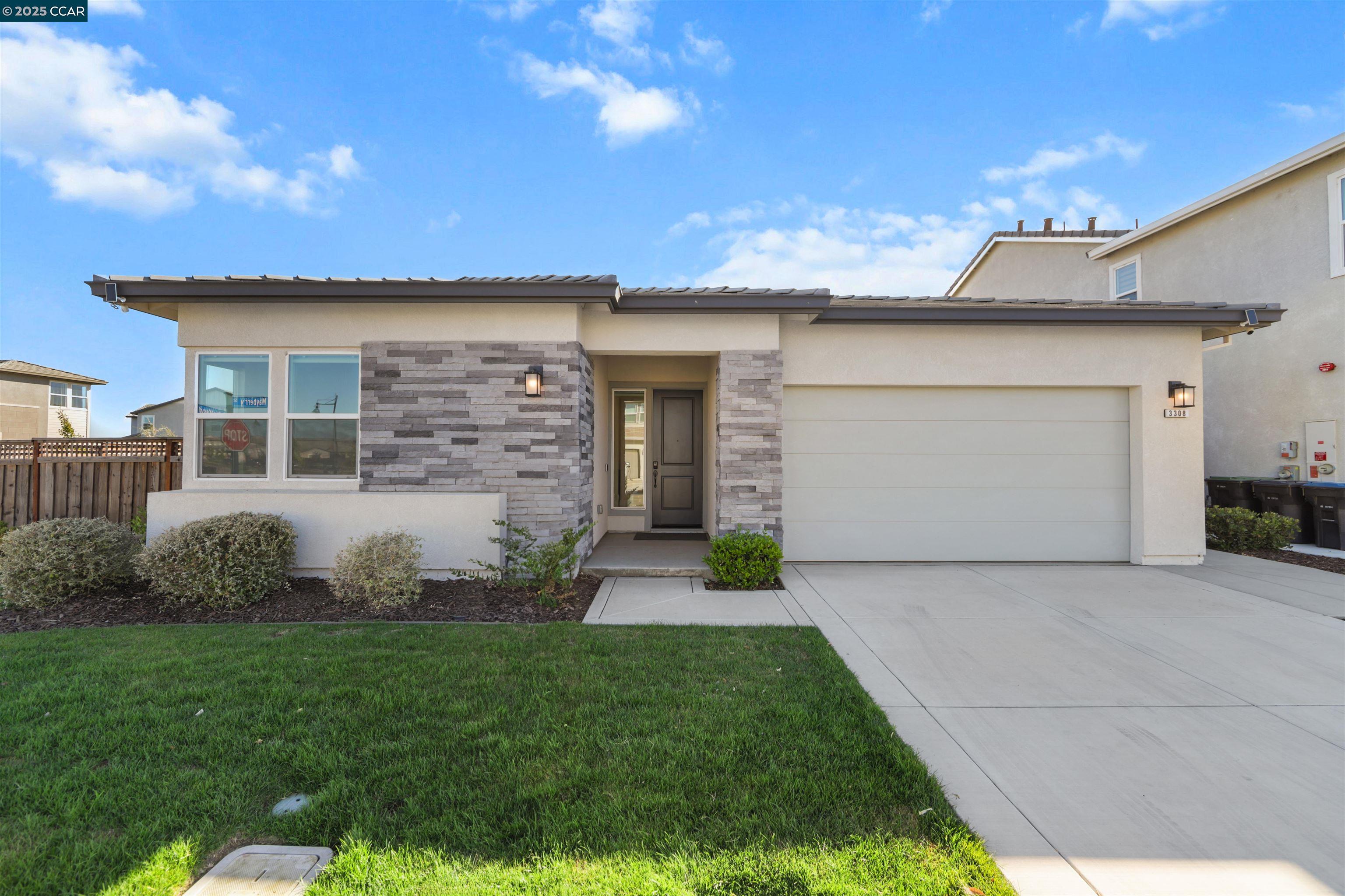 Detail Gallery Image 1 of 17 For 3308 Mayberry St, Lathrop,  CA 95330 - 3 Beds | 2/1 Baths