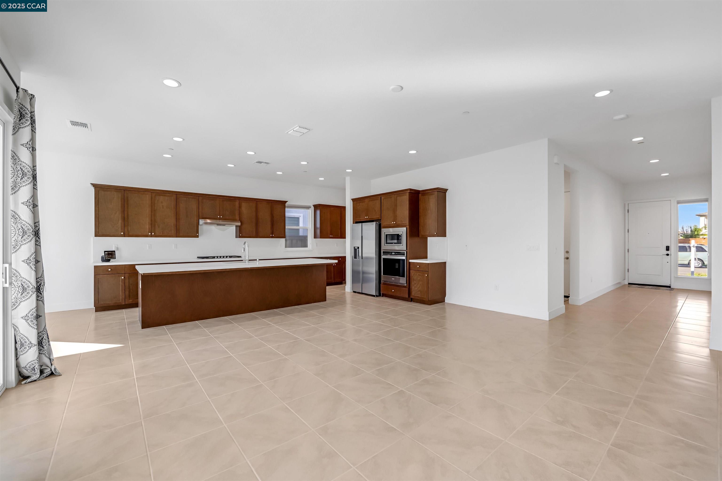 Detail Gallery Image 3 of 17 For 3308 Mayberry St, Lathrop,  CA 95330 - 3 Beds | 2/1 Baths