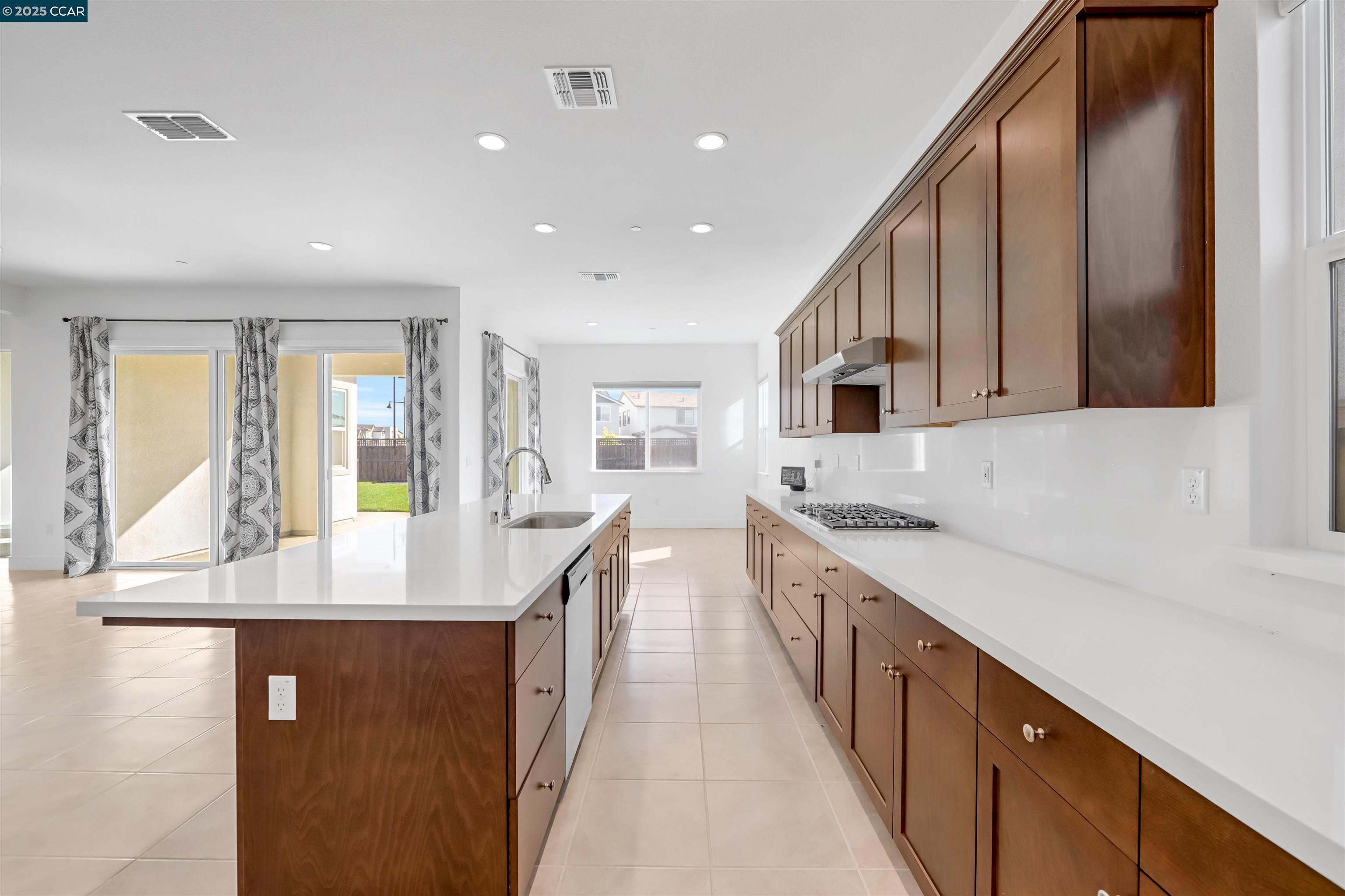 Detail Gallery Image 6 of 17 For 3308 Mayberry St, Lathrop,  CA 95330 - 3 Beds | 2/1 Baths