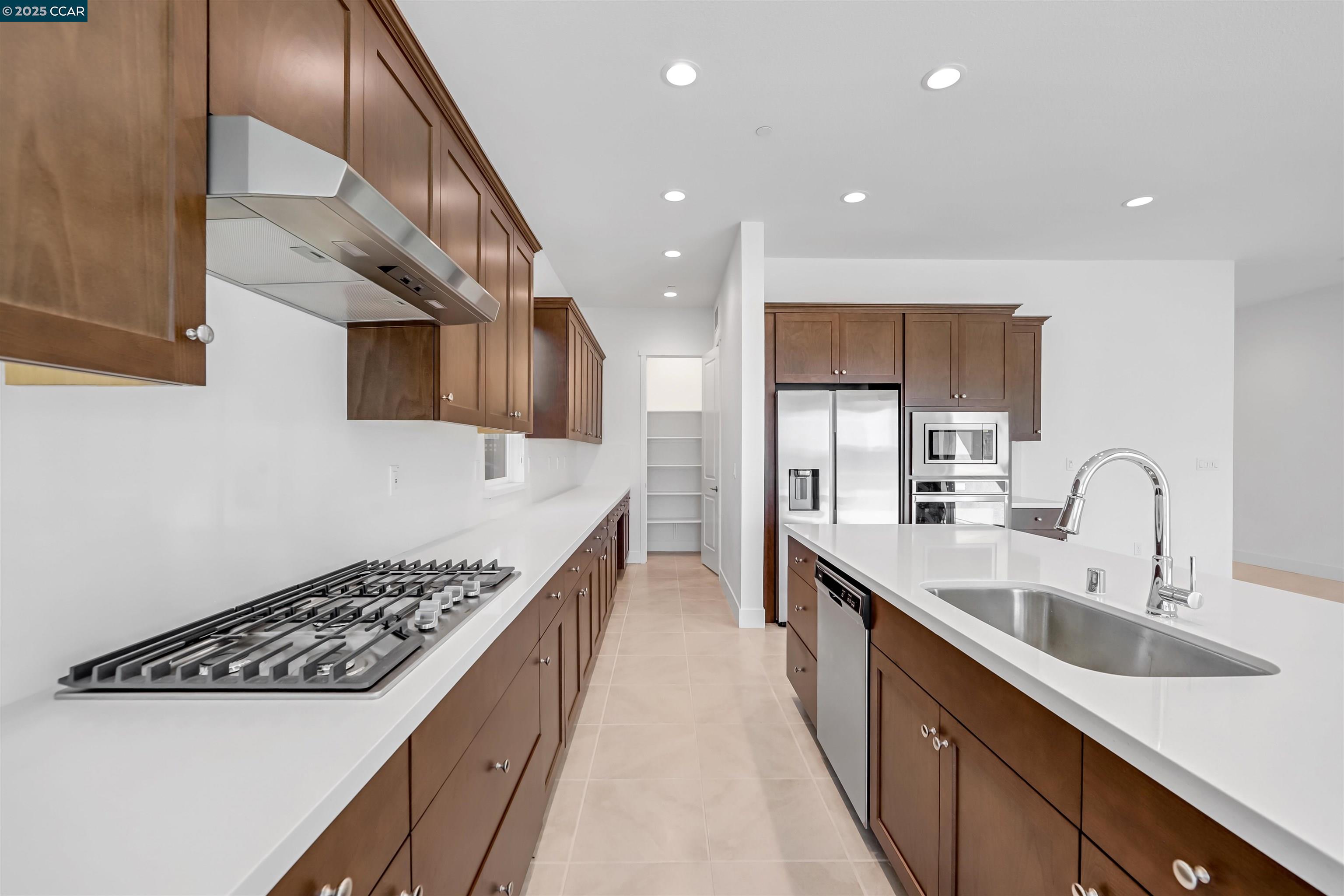 Detail Gallery Image 8 of 17 For 3308 Mayberry St, Lathrop,  CA 95330 - 3 Beds | 2/1 Baths