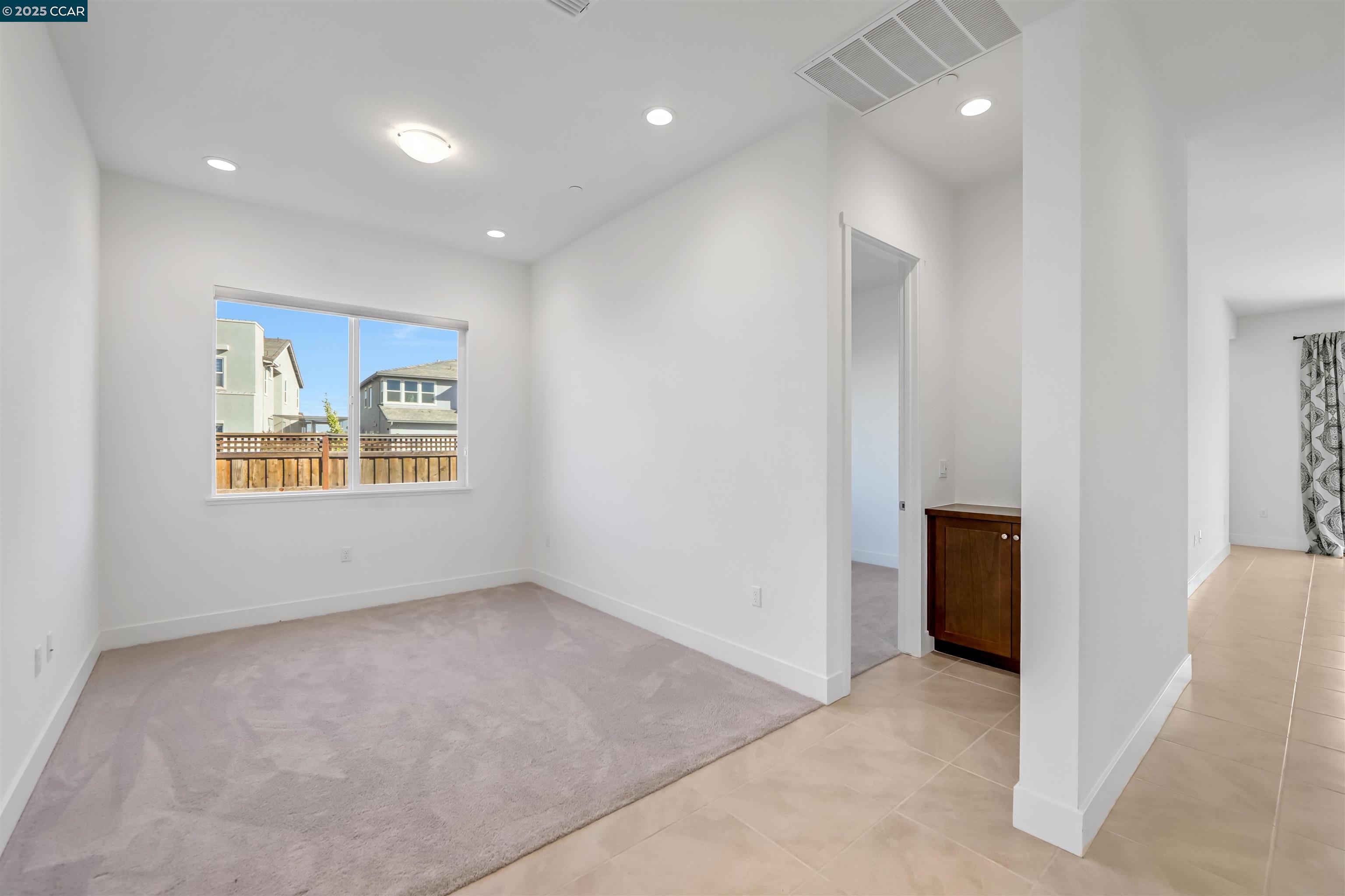 Detail Gallery Image 10 of 17 For 3308 Mayberry St, Lathrop,  CA 95330 - 3 Beds | 2/1 Baths