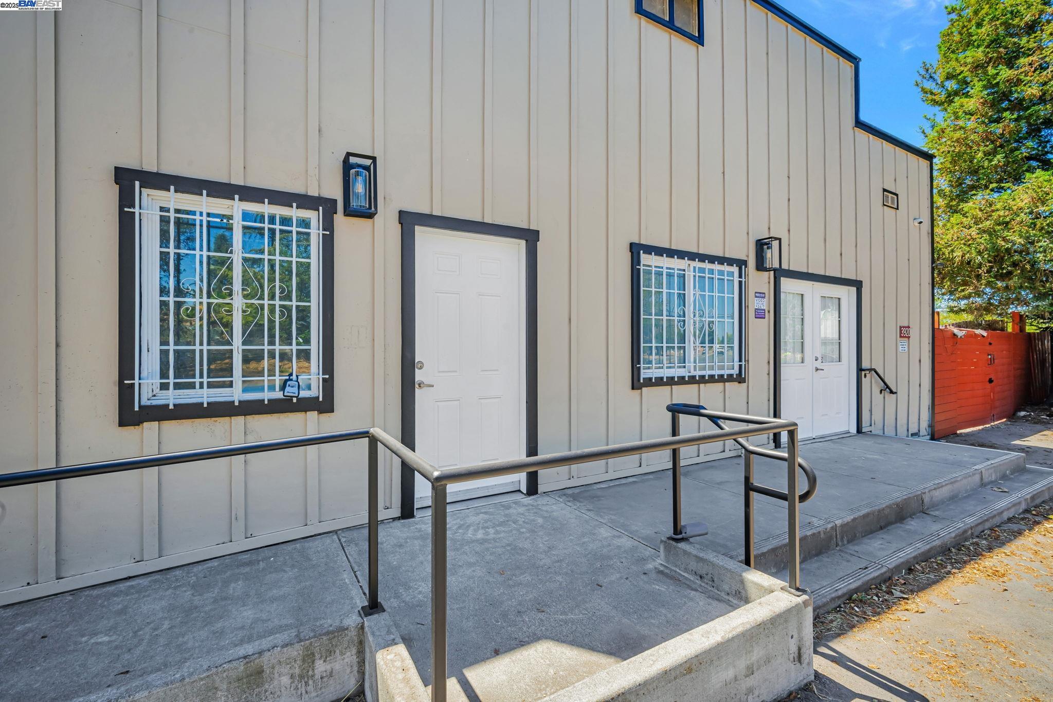 Detail Gallery Image 2 of 48 For 3920 Gravenstein Hwy, Sebastopol,  CA 95472 - 2 Beds | 1/1 Baths