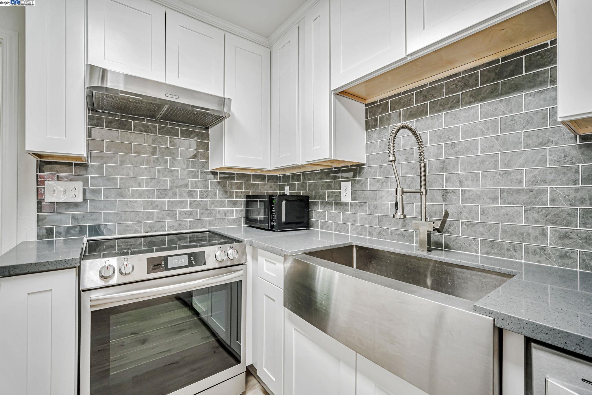 Detail Gallery Image 11 of 48 For 3920 Gravenstein Hwy, Sebastopol,  CA 95472 - 2 Beds | 1/1 Baths