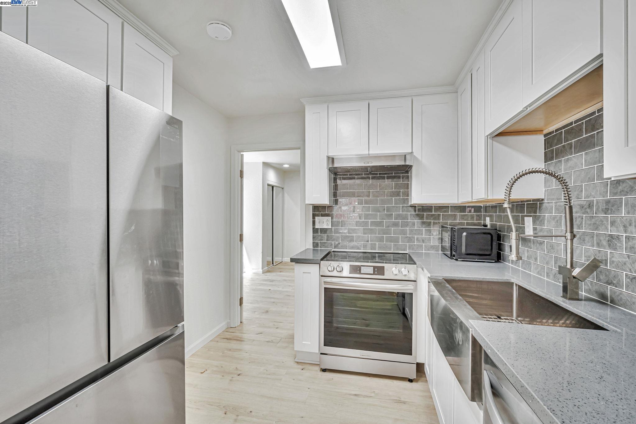 Detail Gallery Image 13 of 48 For 3920 Gravenstein Hwy, Sebastopol,  CA 95472 - 2 Beds | 1/1 Baths