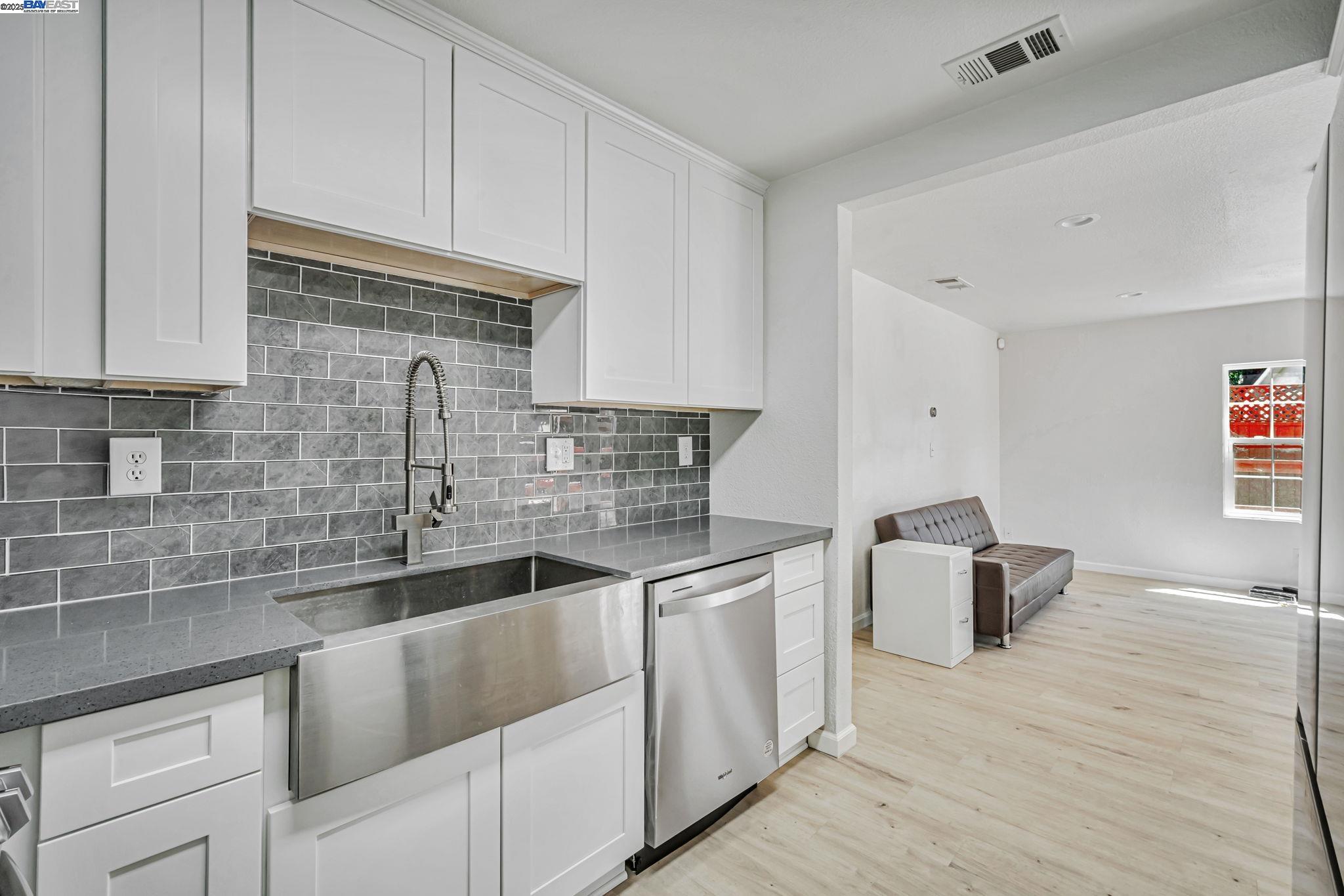 Detail Gallery Image 14 of 48 For 3920 Gravenstein Hwy, Sebastopol,  CA 95472 - 2 Beds | 1/1 Baths