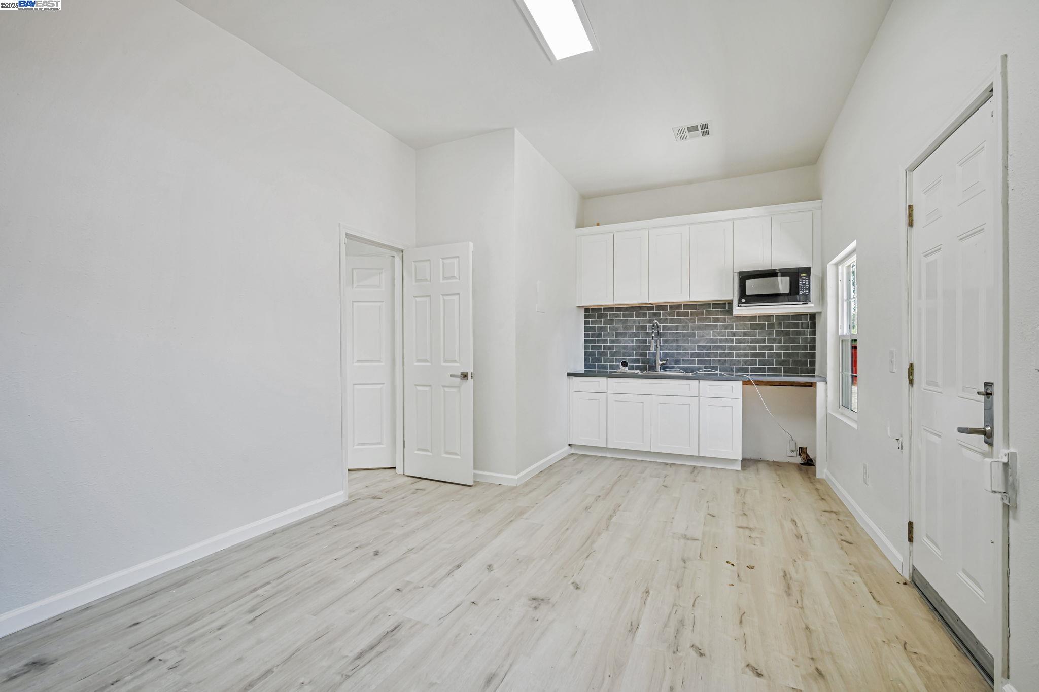 Detail Gallery Image 16 of 48 For 3920 Gravenstein Hwy, Sebastopol,  CA 95472 - 2 Beds | 1/1 Baths