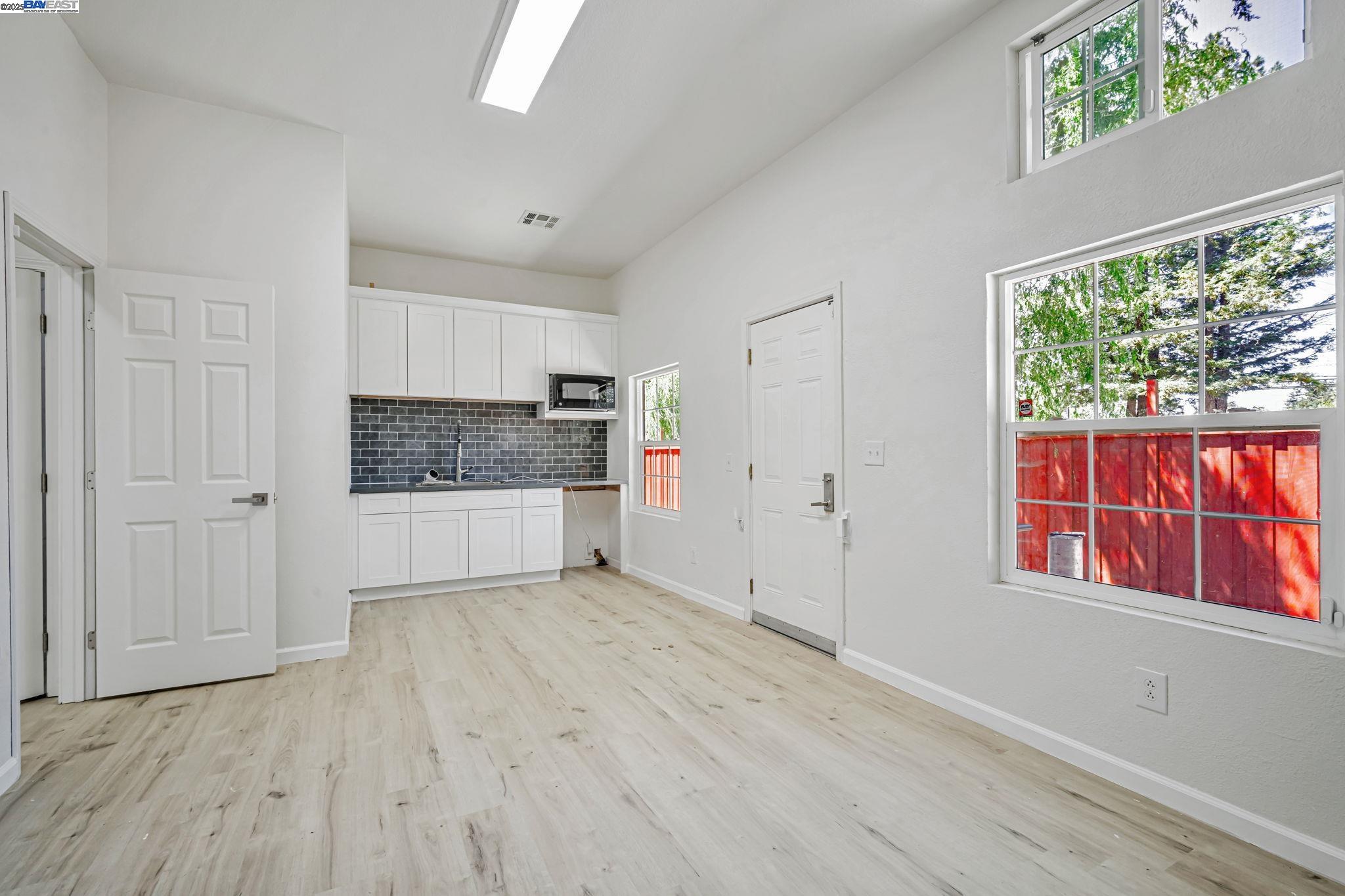 Detail Gallery Image 17 of 48 For 3920 Gravenstein Hwy, Sebastopol,  CA 95472 - 2 Beds | 1/1 Baths