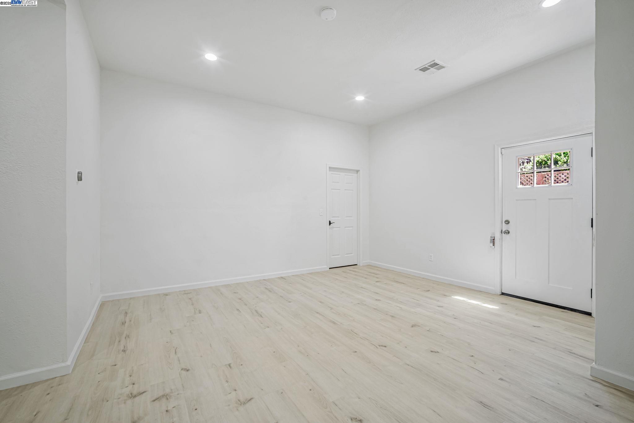 Detail Gallery Image 19 of 48 For 3920 Gravenstein Hwy, Sebastopol,  CA 95472 - 2 Beds | 1/1 Baths