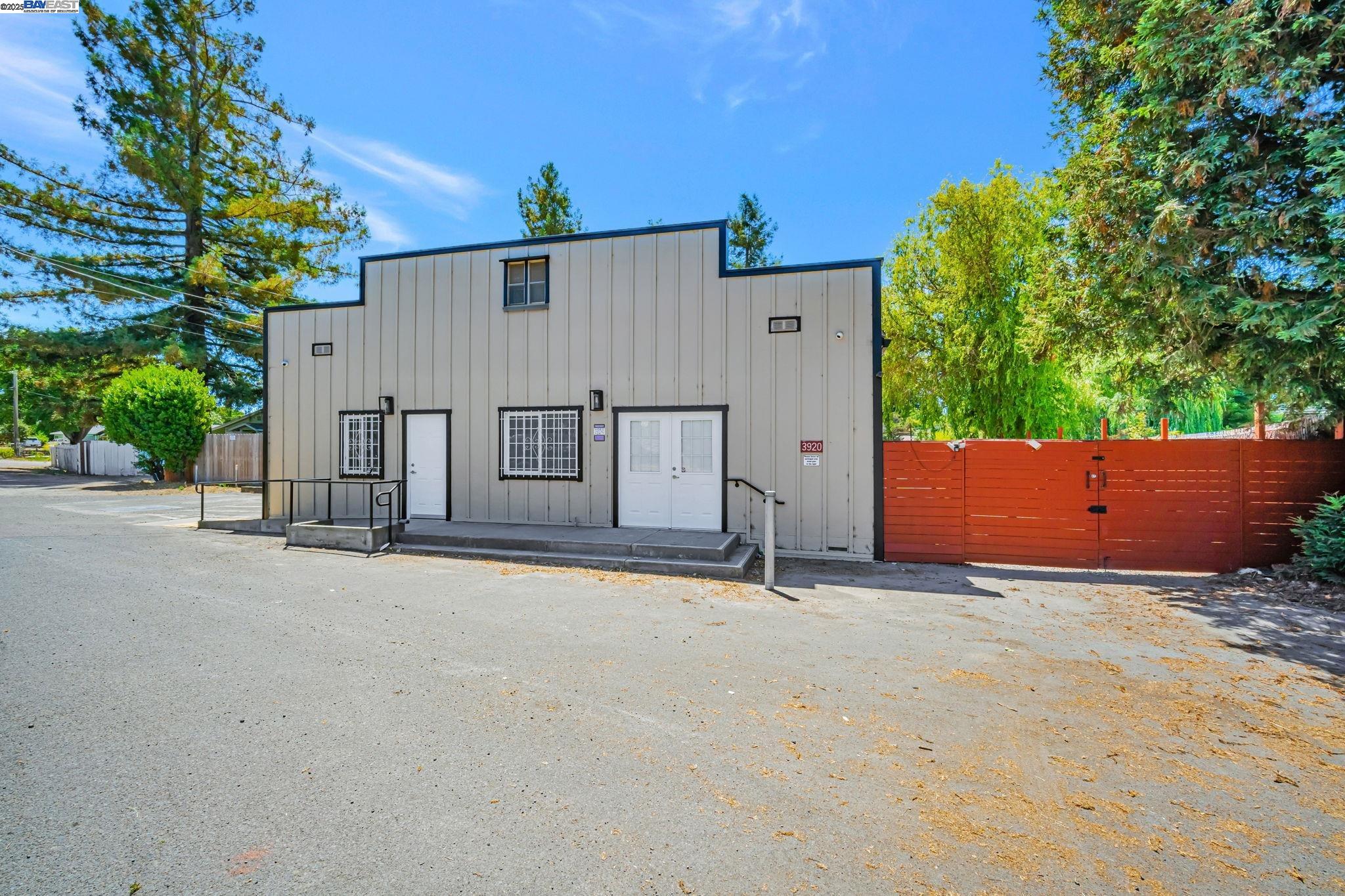 Detail Gallery Image 3 of 48 For 3920 Gravenstein Hwy, Sebastopol,  CA 95472 - 2 Beds | 1/1 Baths