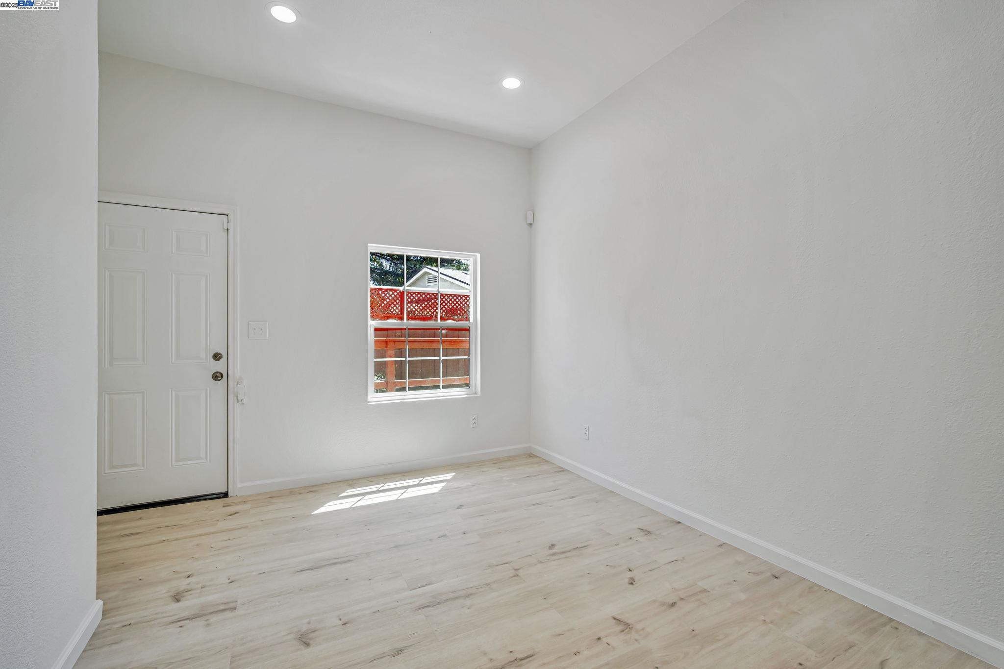 Detail Gallery Image 23 of 48 For 3920 Gravenstein Hwy, Sebastopol,  CA 95472 - 2 Beds | 1/1 Baths