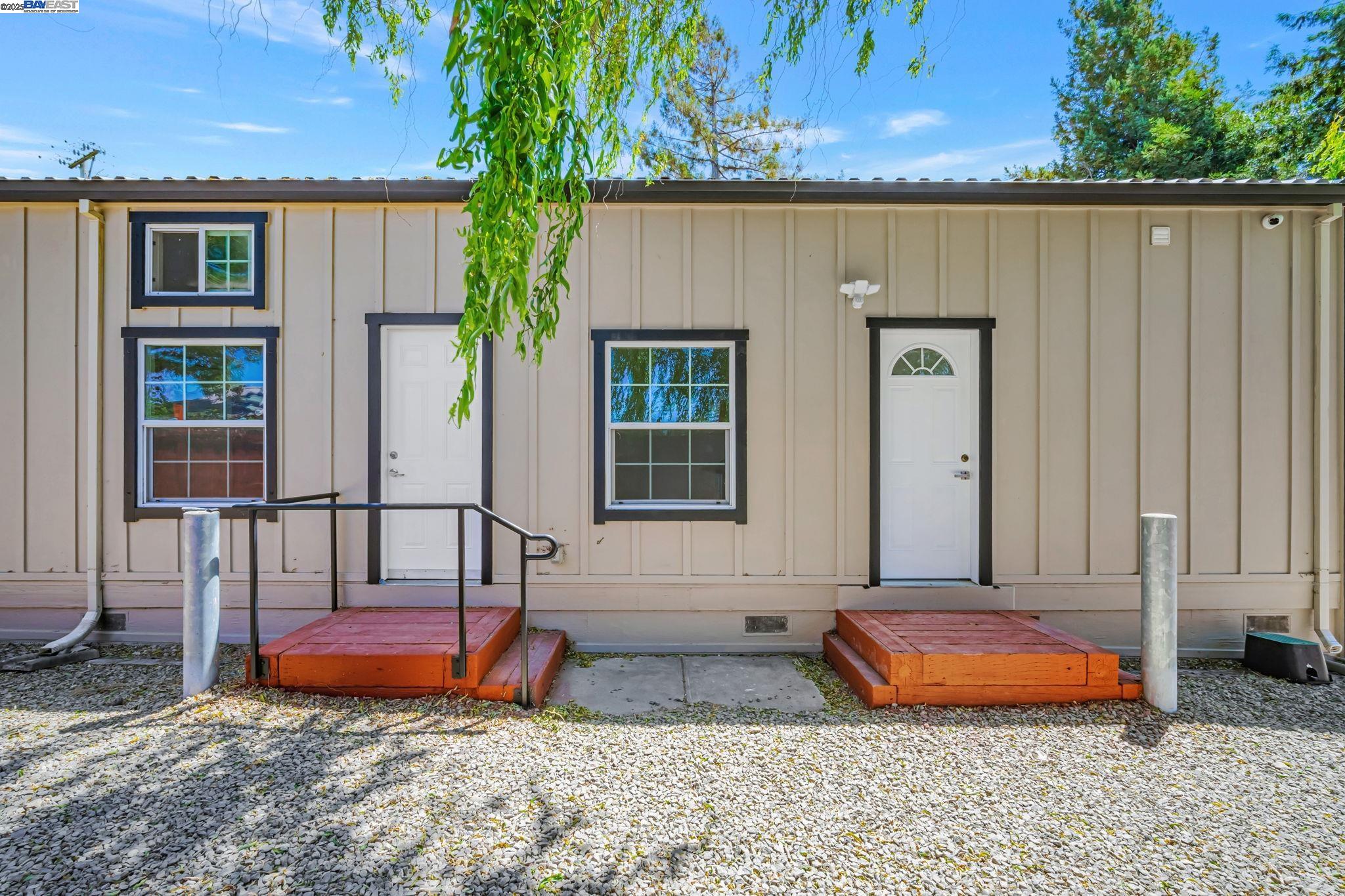 Detail Gallery Image 4 of 48 For 3920 Gravenstein Hwy, Sebastopol,  CA 95472 - 2 Beds | 1/1 Baths