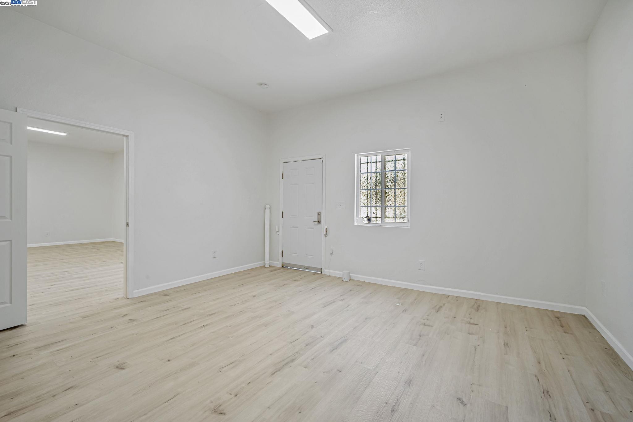 Detail Gallery Image 5 of 48 For 3920 Gravenstein Hwy, Sebastopol,  CA 95472 - 2 Beds | 1/1 Baths