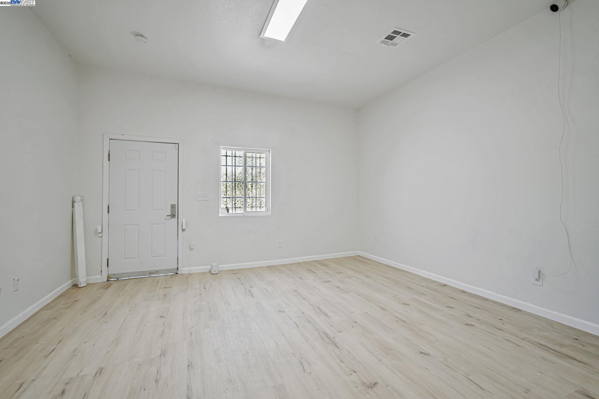 Detail Gallery Image 6 of 48 For 3920 Gravenstein Hwy, Sebastopol,  CA 95472 - 2 Beds | 1/1 Baths