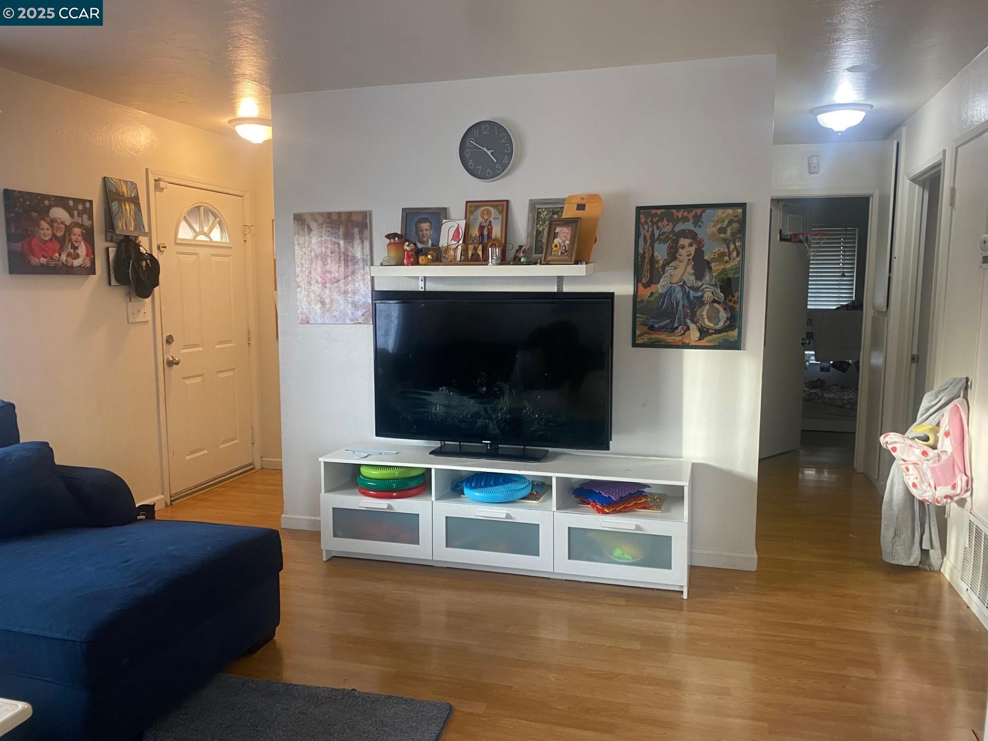 Detail Gallery Image 2 of 13 For 2081 Olivera Rd #E,  Concord,  CA 94520 - 2 Beds | 1 Baths