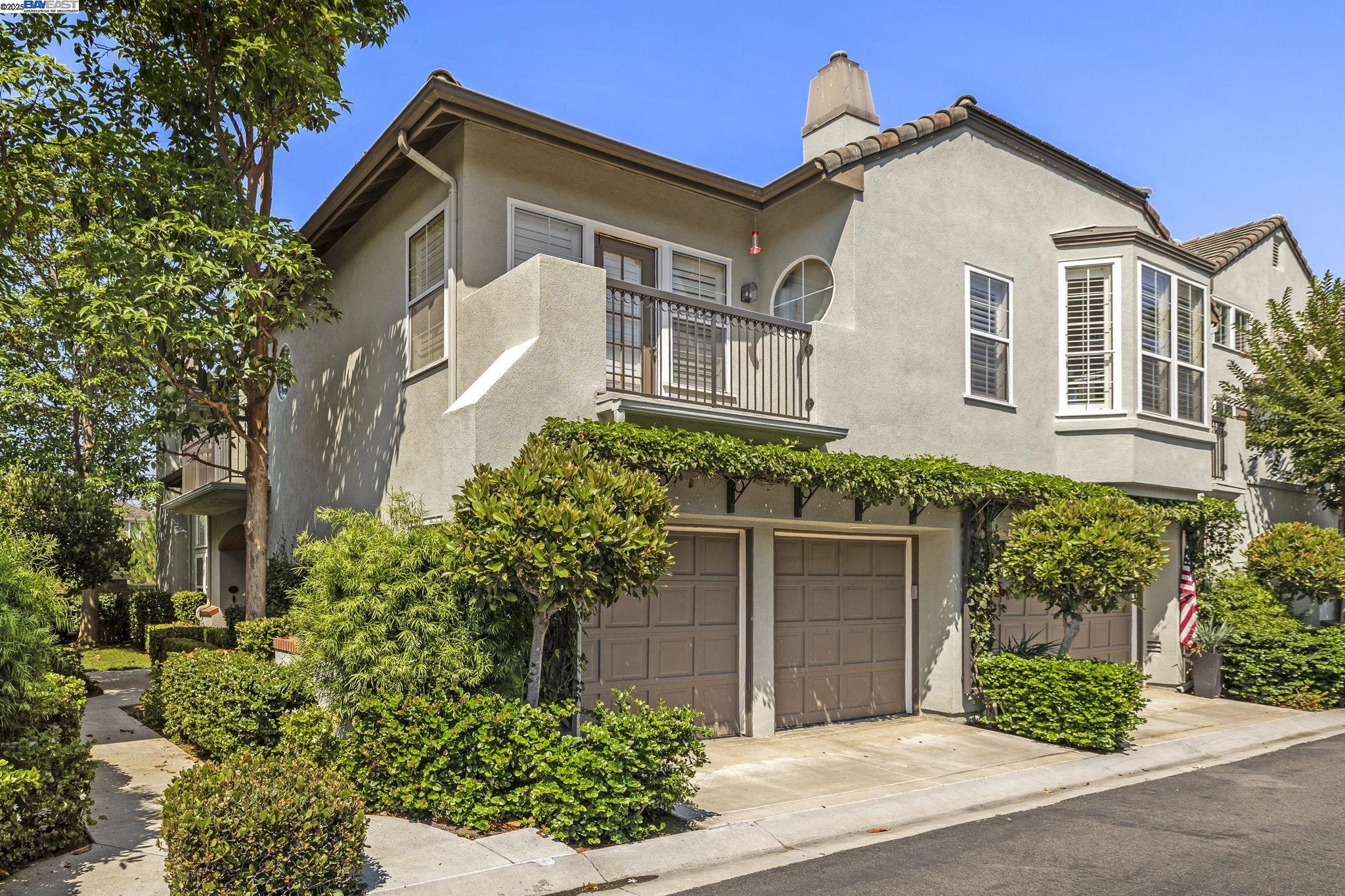 Detail Gallery Image 1 of 32 For 24 Dauphine, Newport Coast,  CA 92657 - 3 Beds | 3 Baths