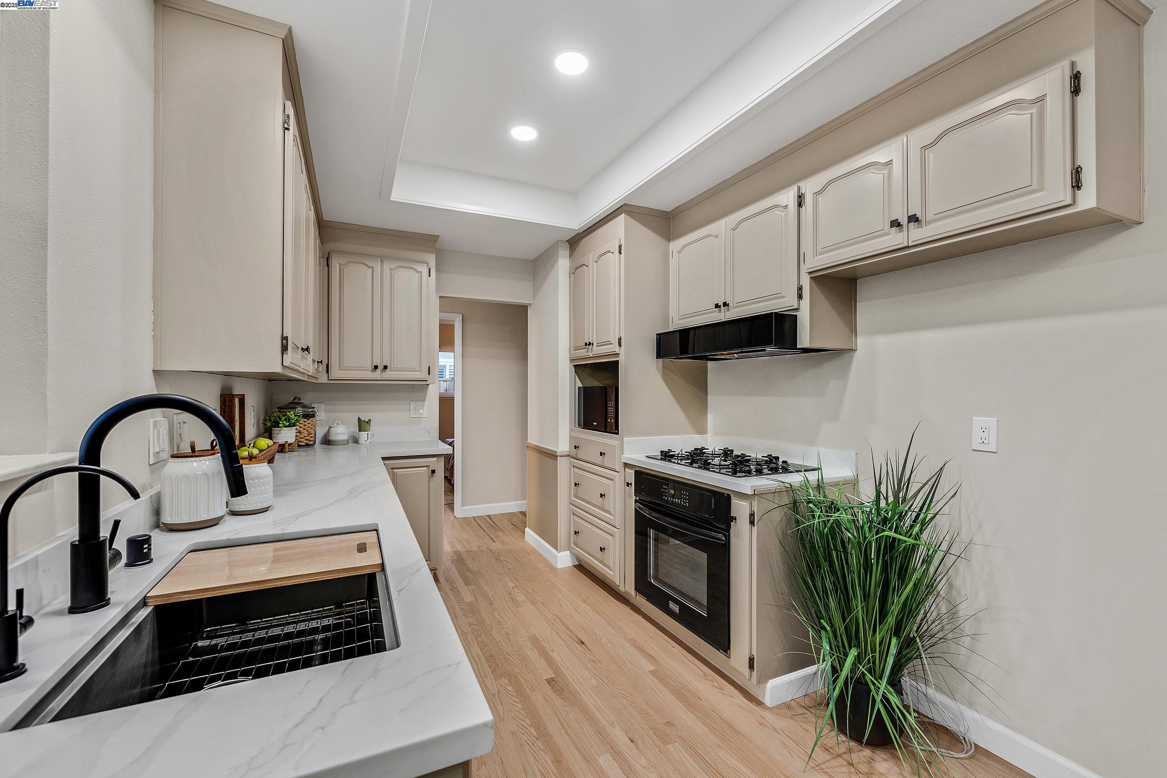 Detail Gallery Image 15 of 45 For 35629 Dee Pl, Fremont,  CA 94536 - 3 Beds | 2 Baths