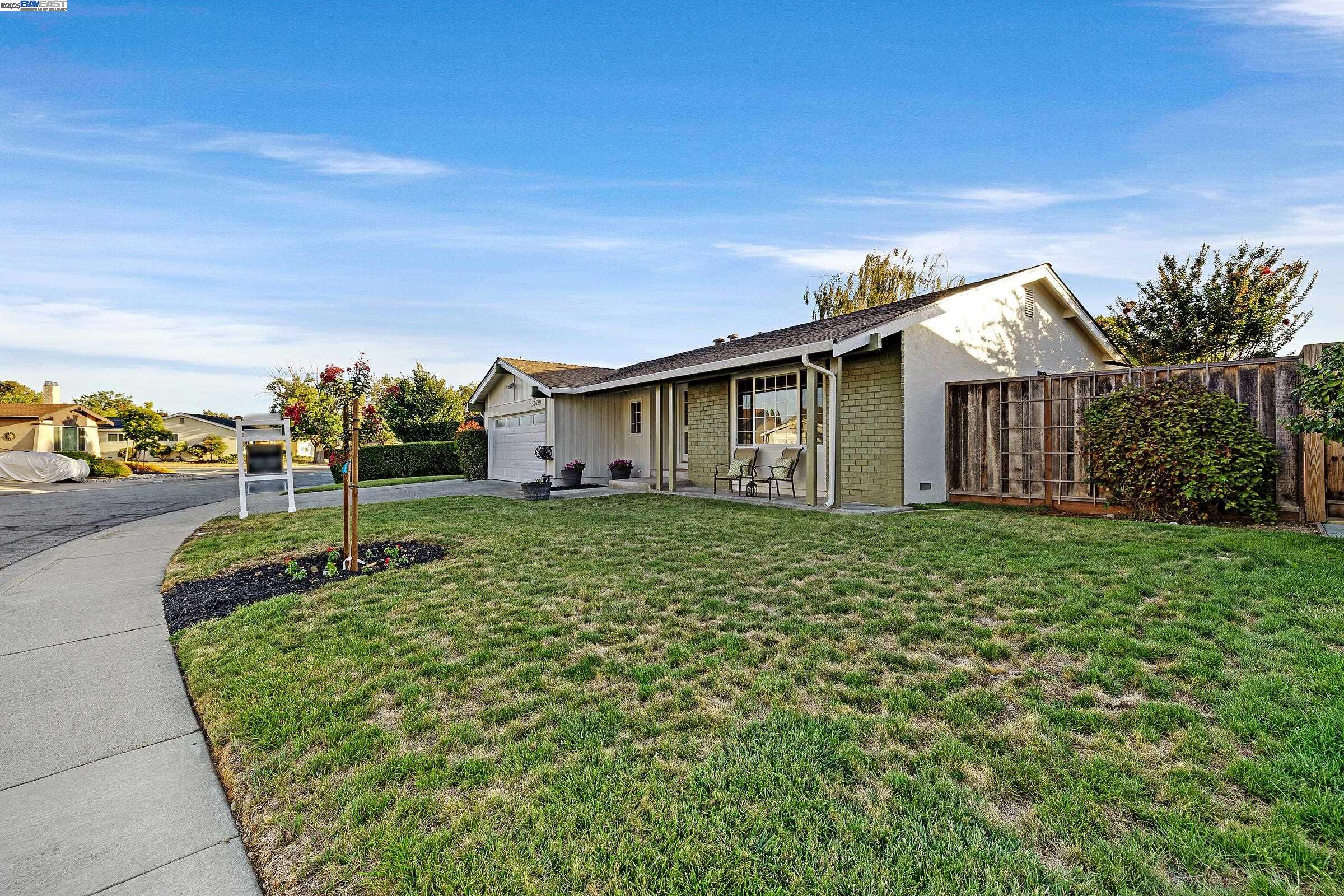 Detail Gallery Image 3 of 45 For 35629 Dee Pl, Fremont,  CA 94536 - 3 Beds | 2 Baths