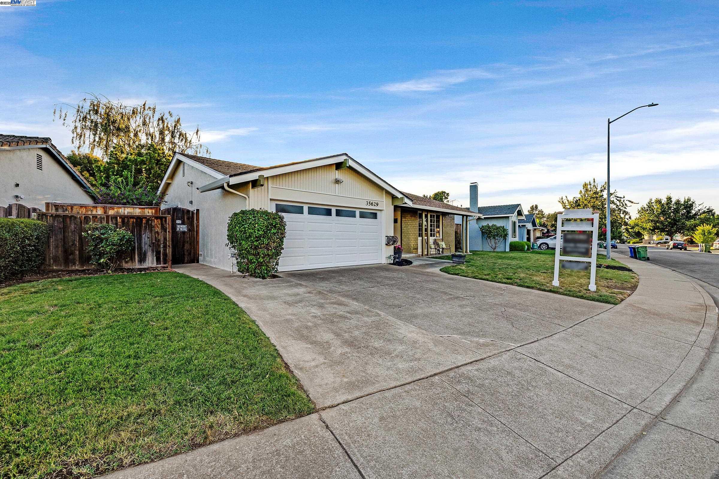 Detail Gallery Image 5 of 45 For 35629 Dee Pl, Fremont,  CA 94536 - 3 Beds | 2 Baths