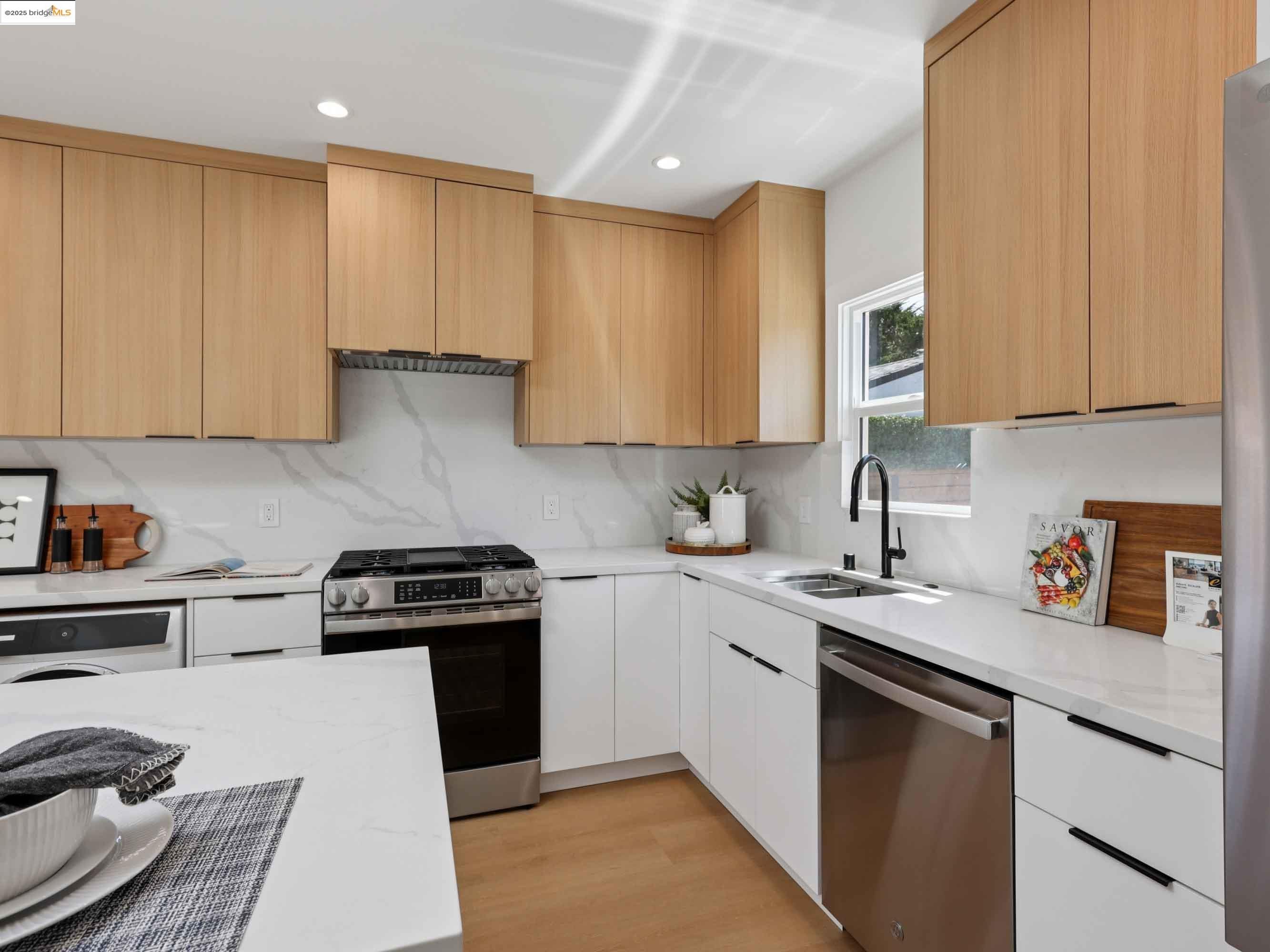 Detail Gallery Image 14 of 26 For 1612 Carleton St, Berkeley,  CA 94703 - 2 Beds | 2 Baths