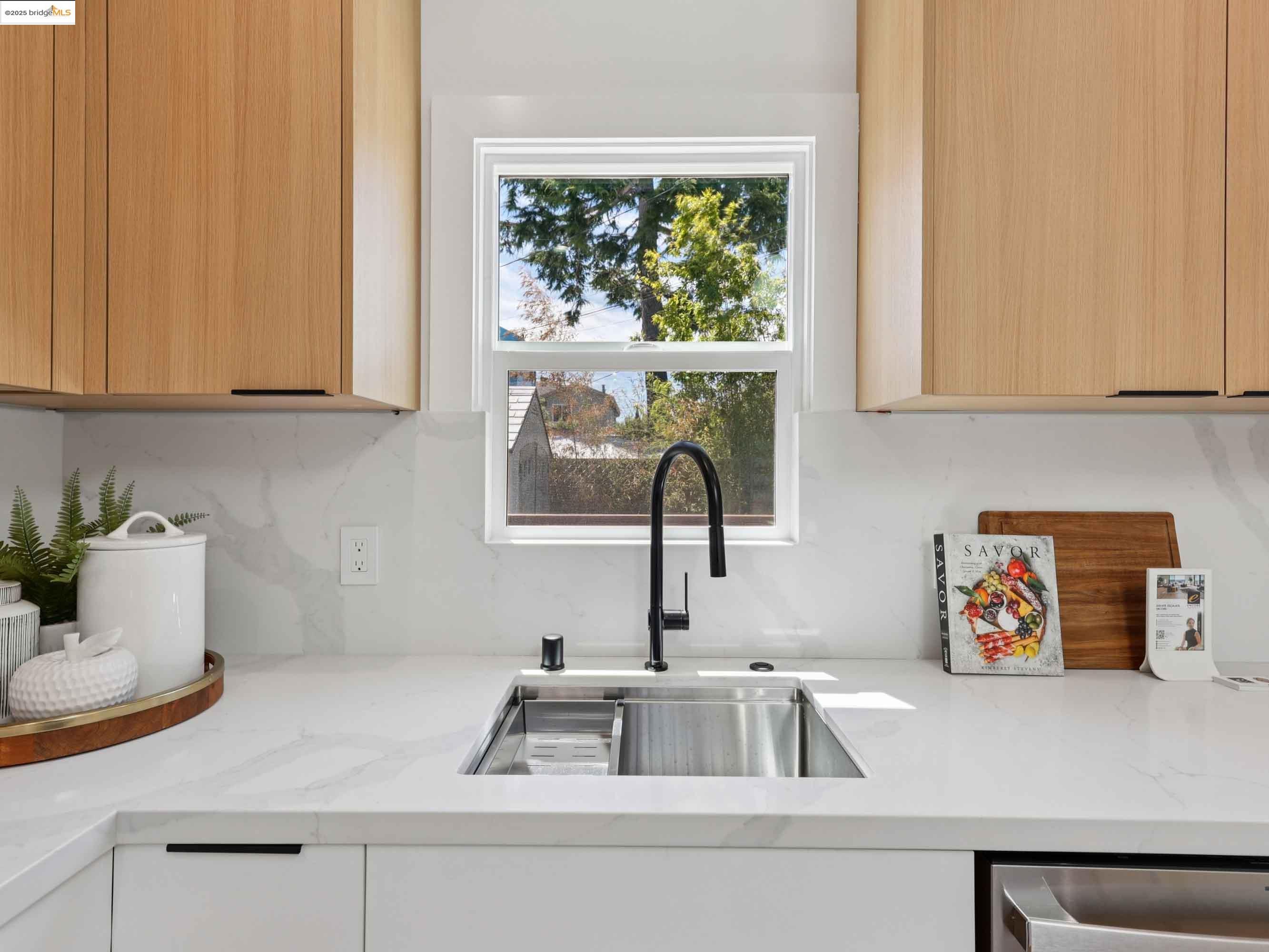 Detail Gallery Image 15 of 26 For 1612 Carleton St, Berkeley,  CA 94703 - 2 Beds | 2 Baths