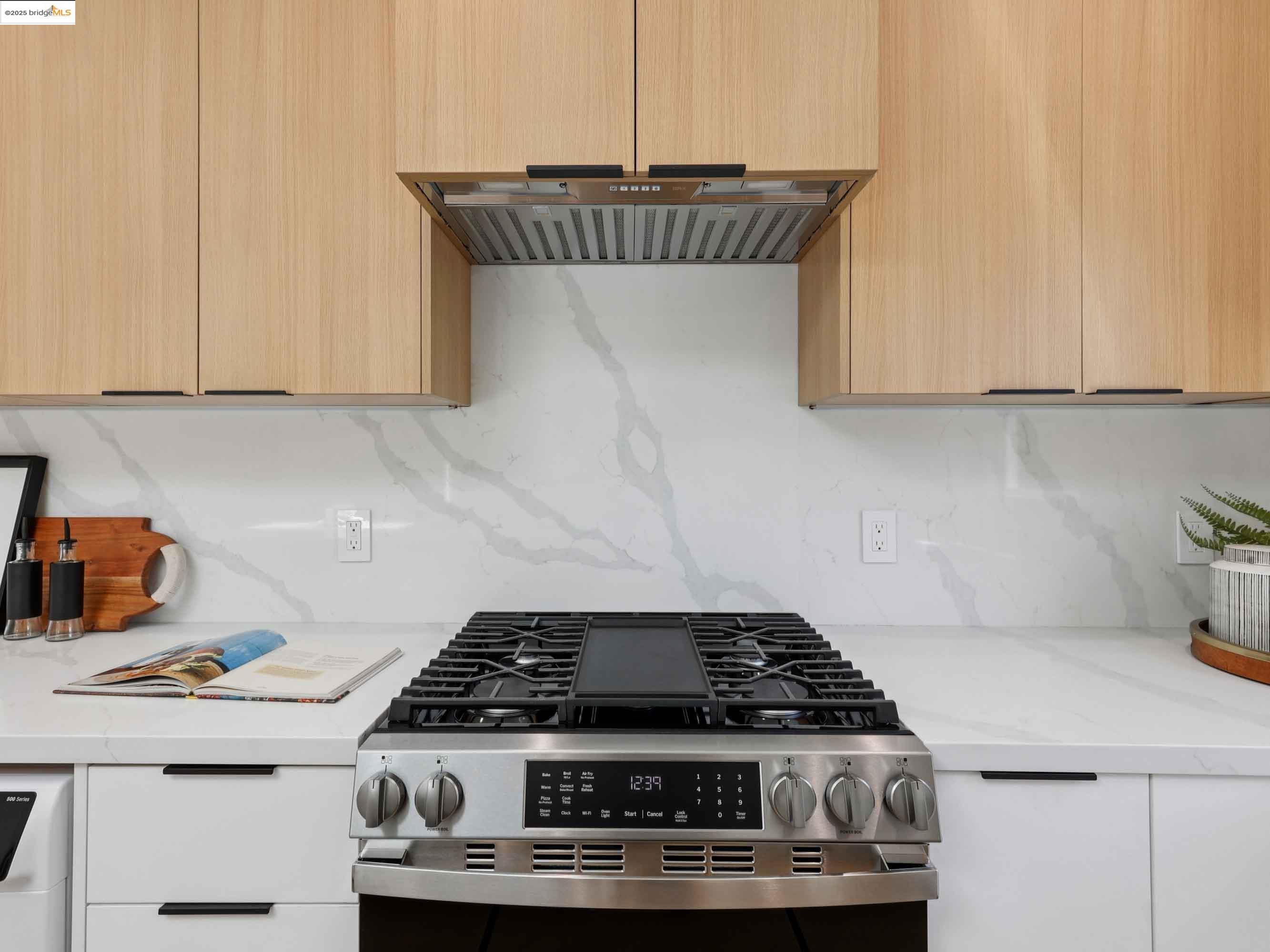 Detail Gallery Image 16 of 26 For 1612 Carleton St, Berkeley,  CA 94703 - 2 Beds | 2 Baths
