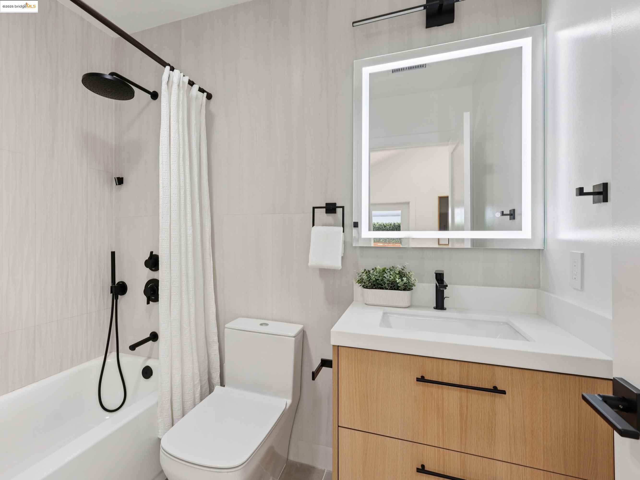 Detail Gallery Image 20 of 26 For 1612 Carleton St, Berkeley,  CA 94703 - 2 Beds | 2 Baths