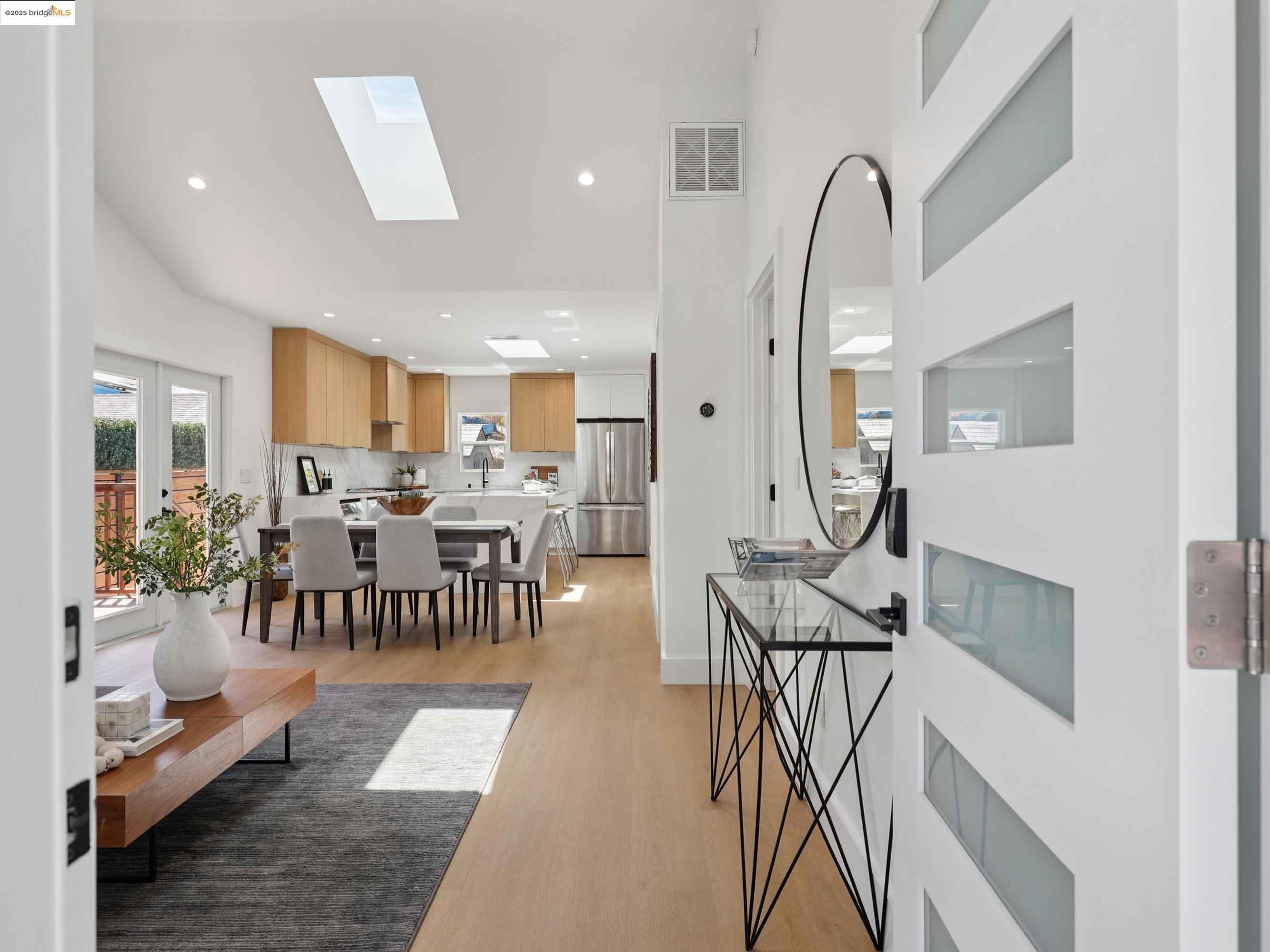 Detail Gallery Image 3 of 26 For 1612 Carleton St, Berkeley,  CA 94703 - 2 Beds | 2 Baths