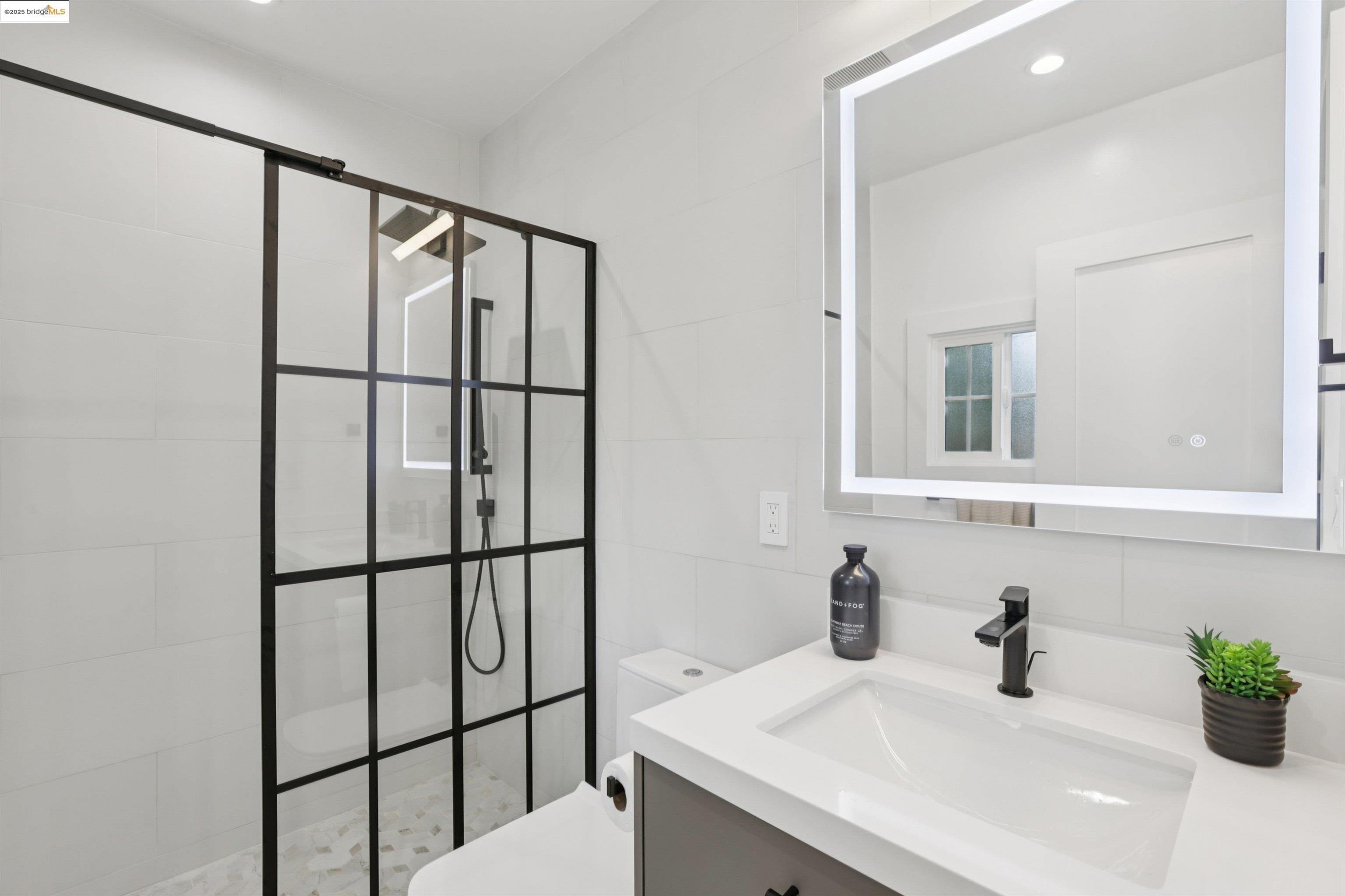 Detail Gallery Image 23 of 35 For 1612 Carleton St, Berkeley,  CA 94703 - 2 Beds | 2 Baths