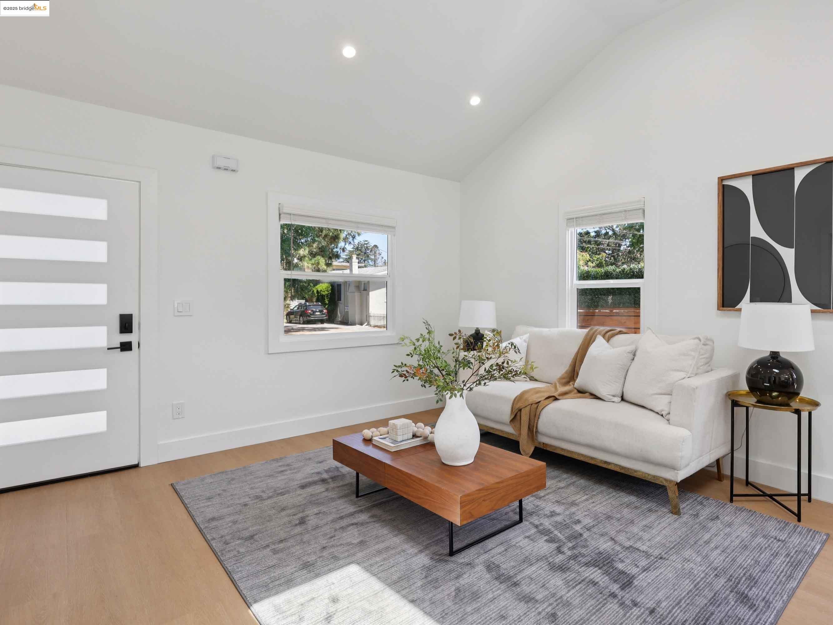 Detail Gallery Image 5 of 26 For 1612 Carleton St, Berkeley,  CA 94703 - 2 Beds | 2 Baths