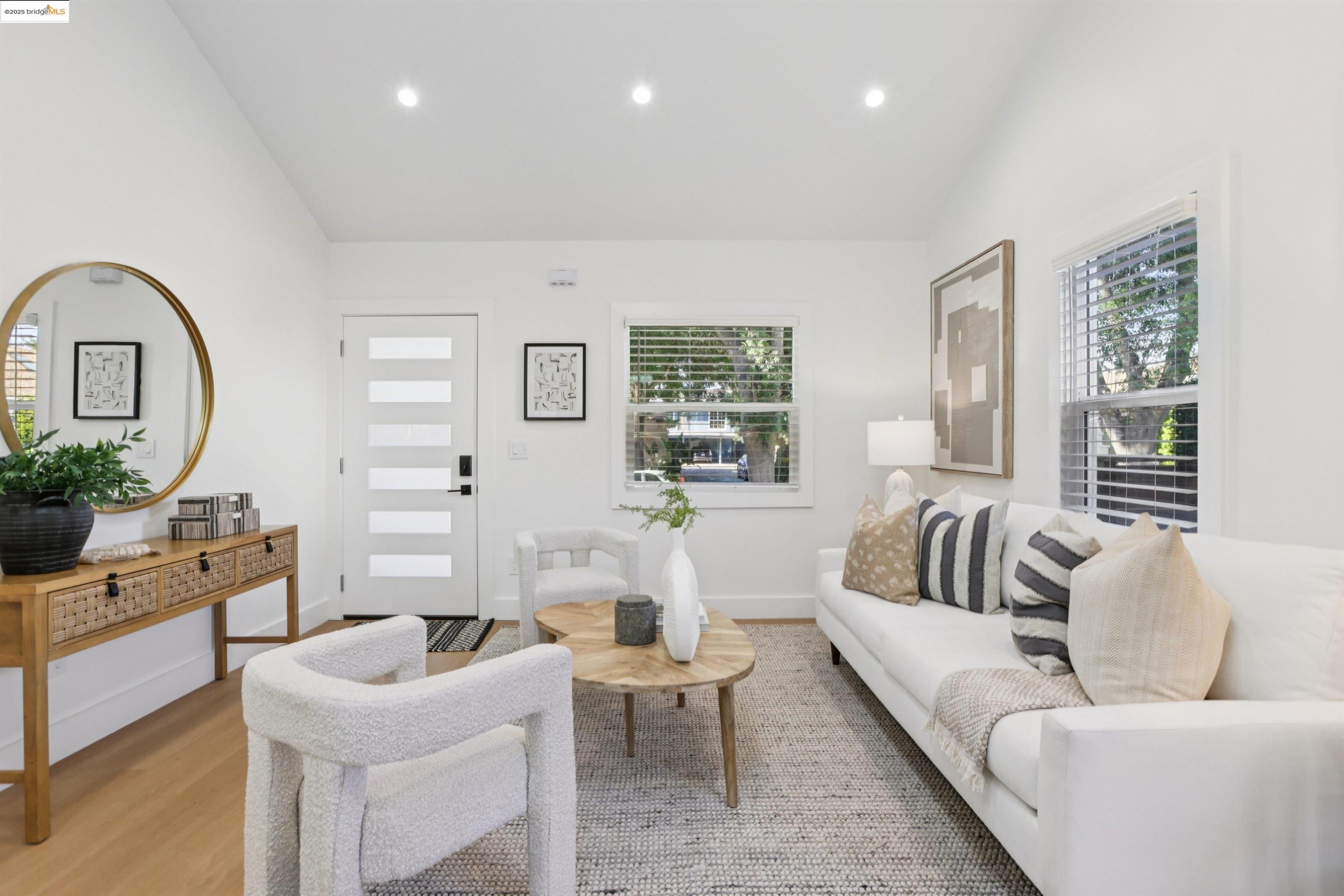 Detail Gallery Image 6 of 35 For 1612 Carleton St, Berkeley,  CA 94703 - 2 Beds | 2 Baths