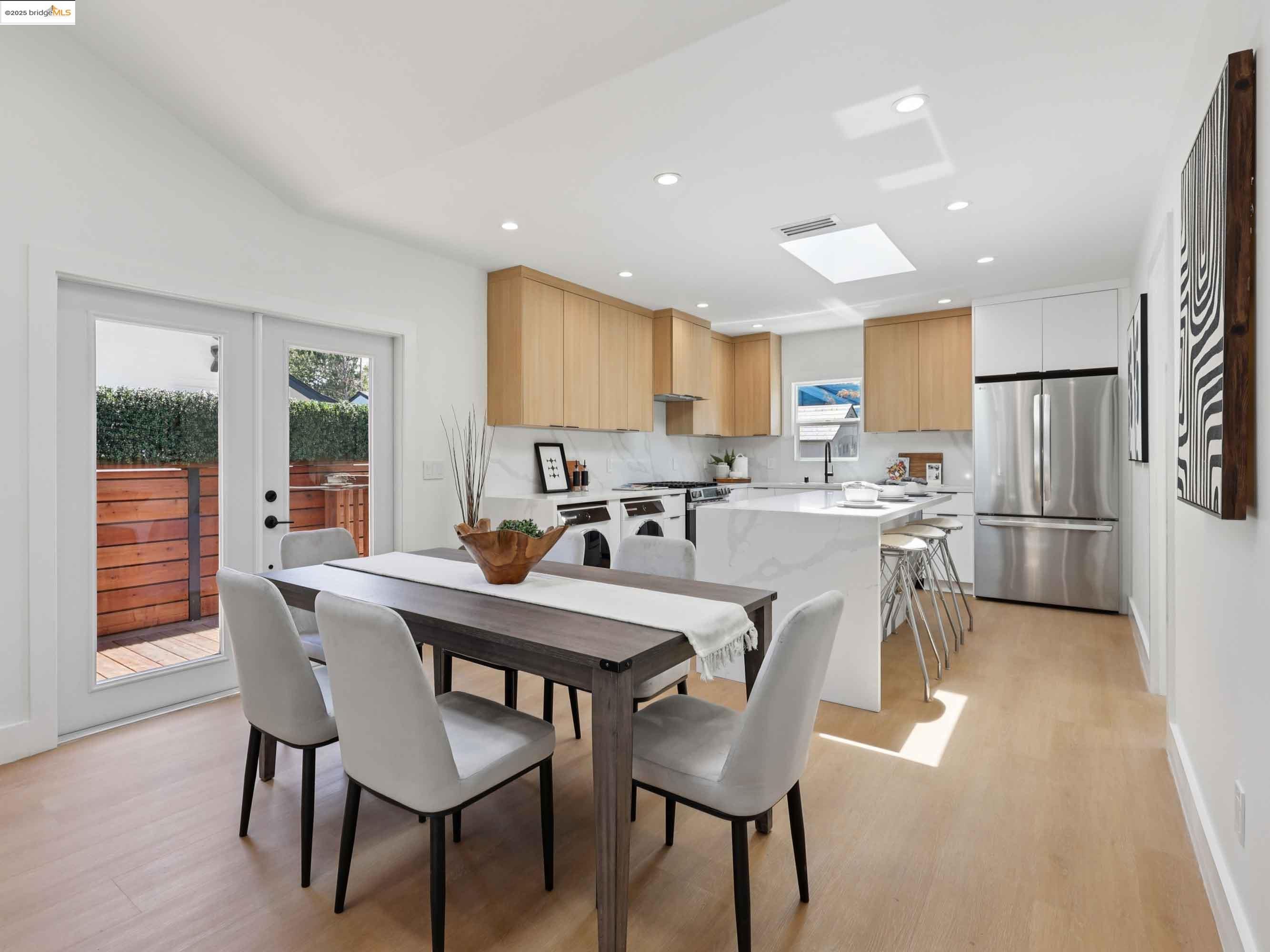 Detail Gallery Image 9 of 26 For 1612 Carleton St, Berkeley,  CA 94703 - 2 Beds | 2 Baths