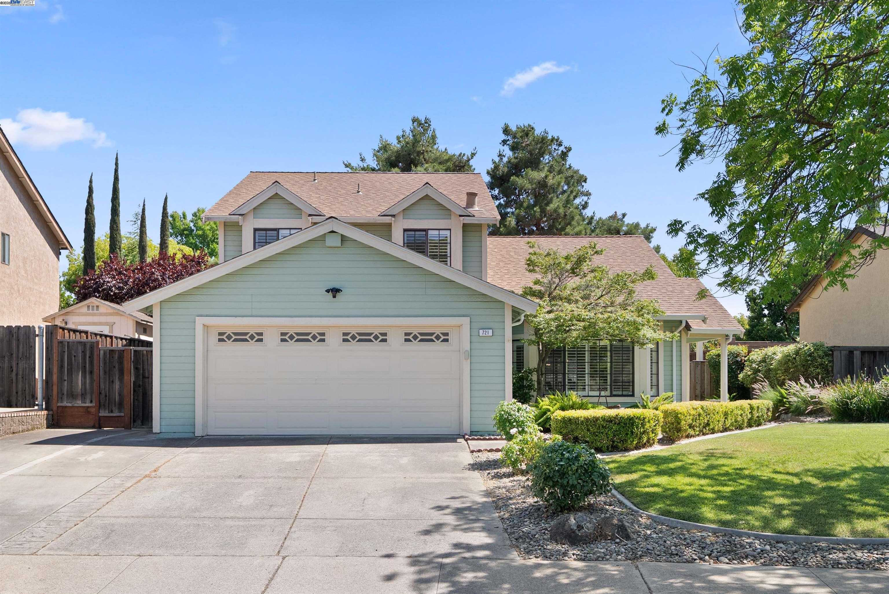 Detail Gallery Image 1 of 43 For 721 Woodmeadow Pl, Oakley,  CA 94561 - 4 Beds | 3 Baths