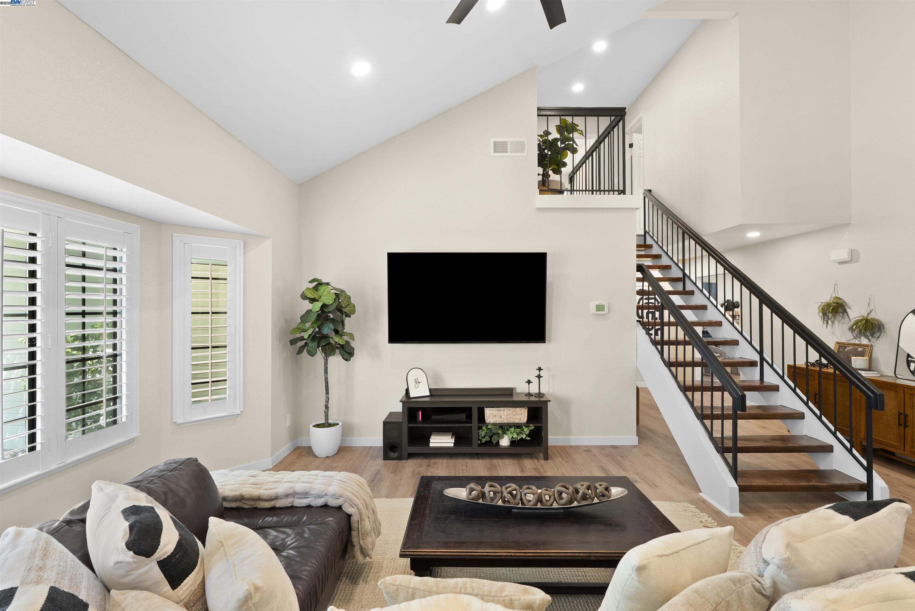 Detail Gallery Image 4 of 43 For 721 Woodmeadow Pl, Oakley,  CA 94561 - 4 Beds | 3 Baths