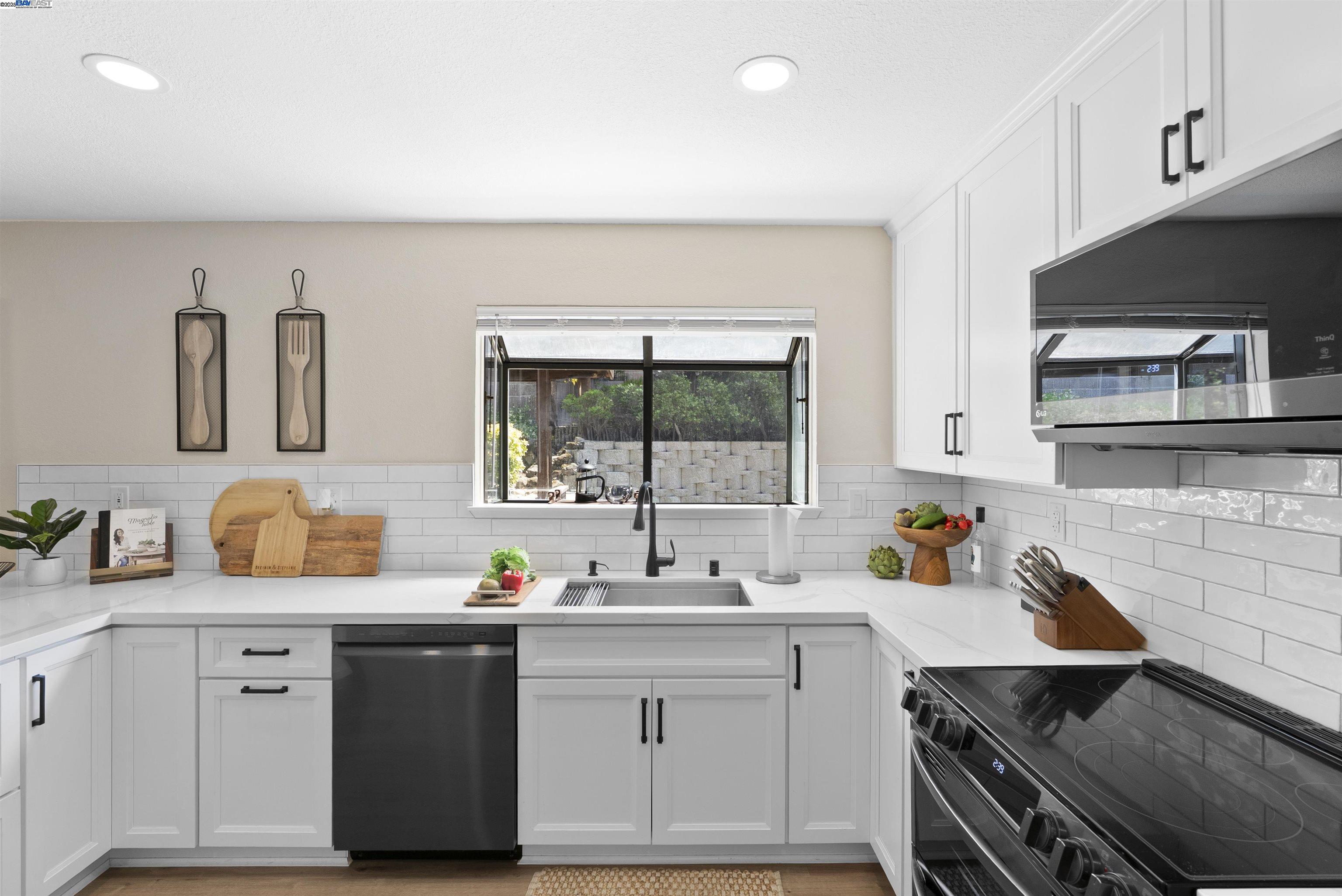 Detail Gallery Image 10 of 43 For 721 Woodmeadow Pl, Oakley,  CA 94561 - 4 Beds | 3 Baths