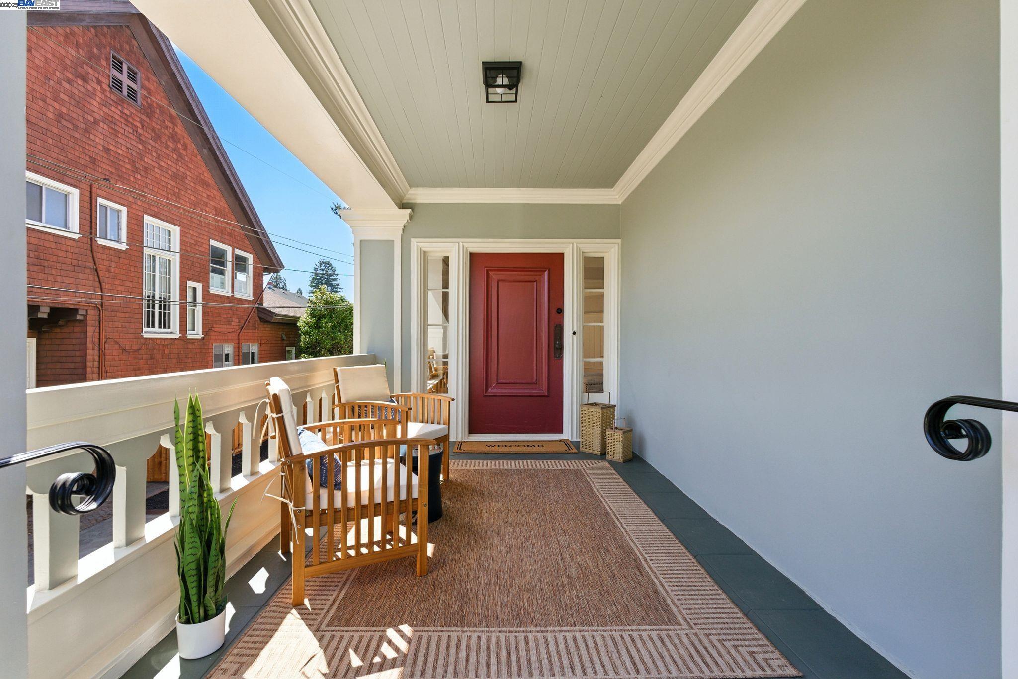 Detail Gallery Image 3 of 60 For 1247 Sherman St, Alameda,  CA 94501 - 6 Beds | 3/1 Baths