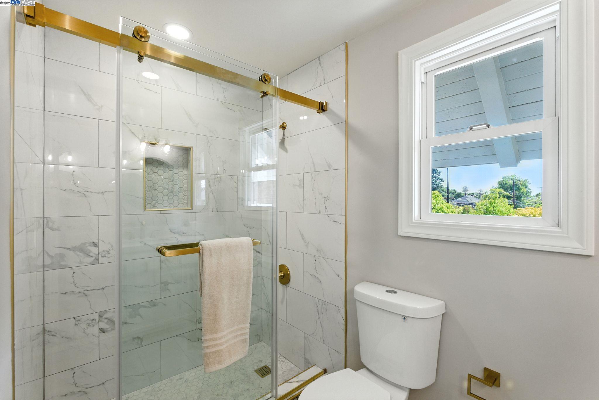 Detail Gallery Image 22 of 60 For 1247 Sherman St, Alameda,  CA 94501 - 6 Beds | 3/1 Baths