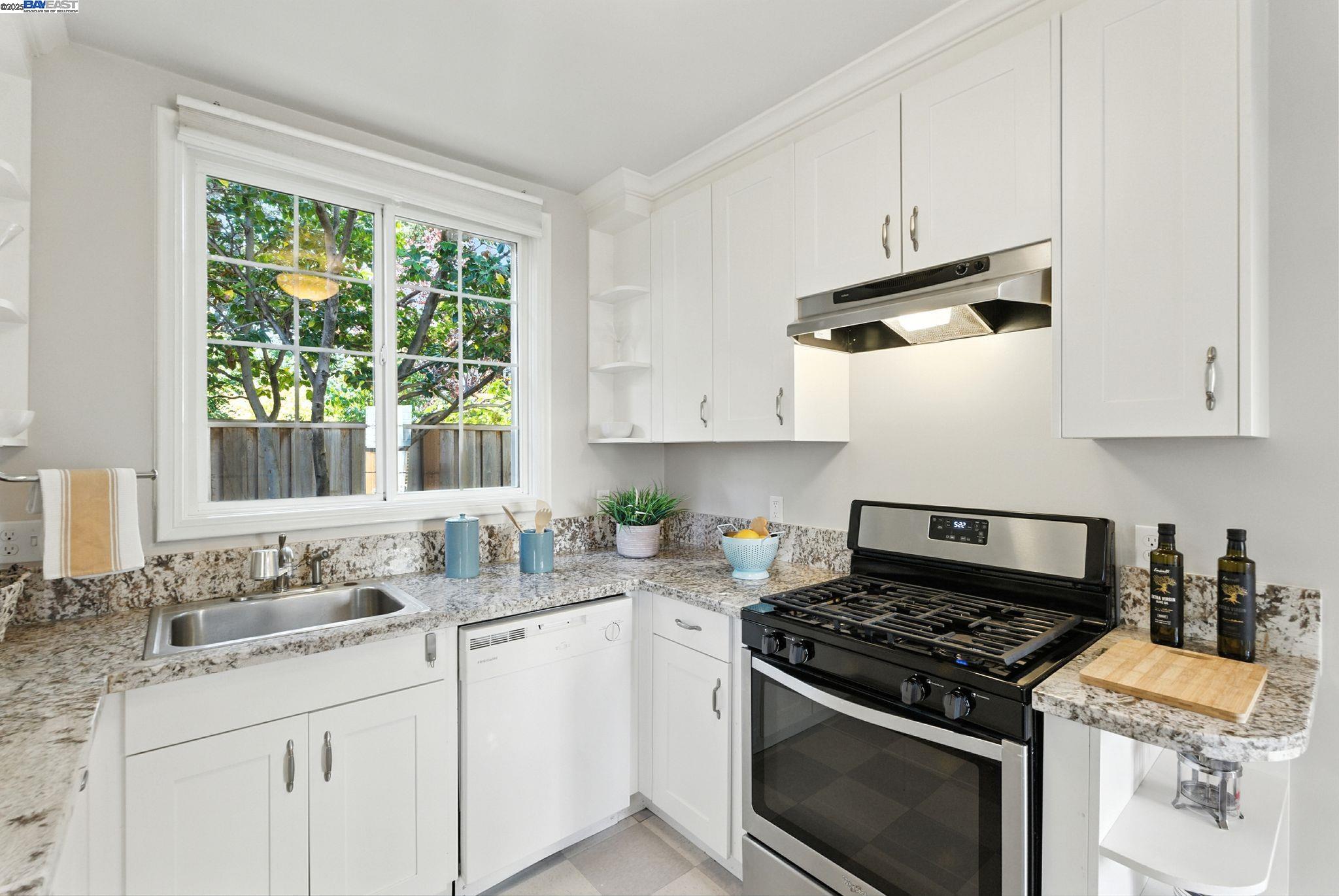 Detail Gallery Image 44 of 60 For 1247 Sherman St, Alameda,  CA 94501 - 6 Beds | 3/1 Baths