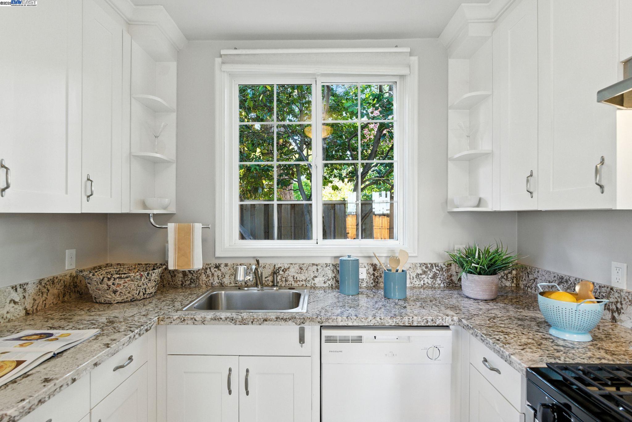 Detail Gallery Image 45 of 60 For 1247 Sherman St, Alameda,  CA 94501 - 6 Beds | 3/1 Baths